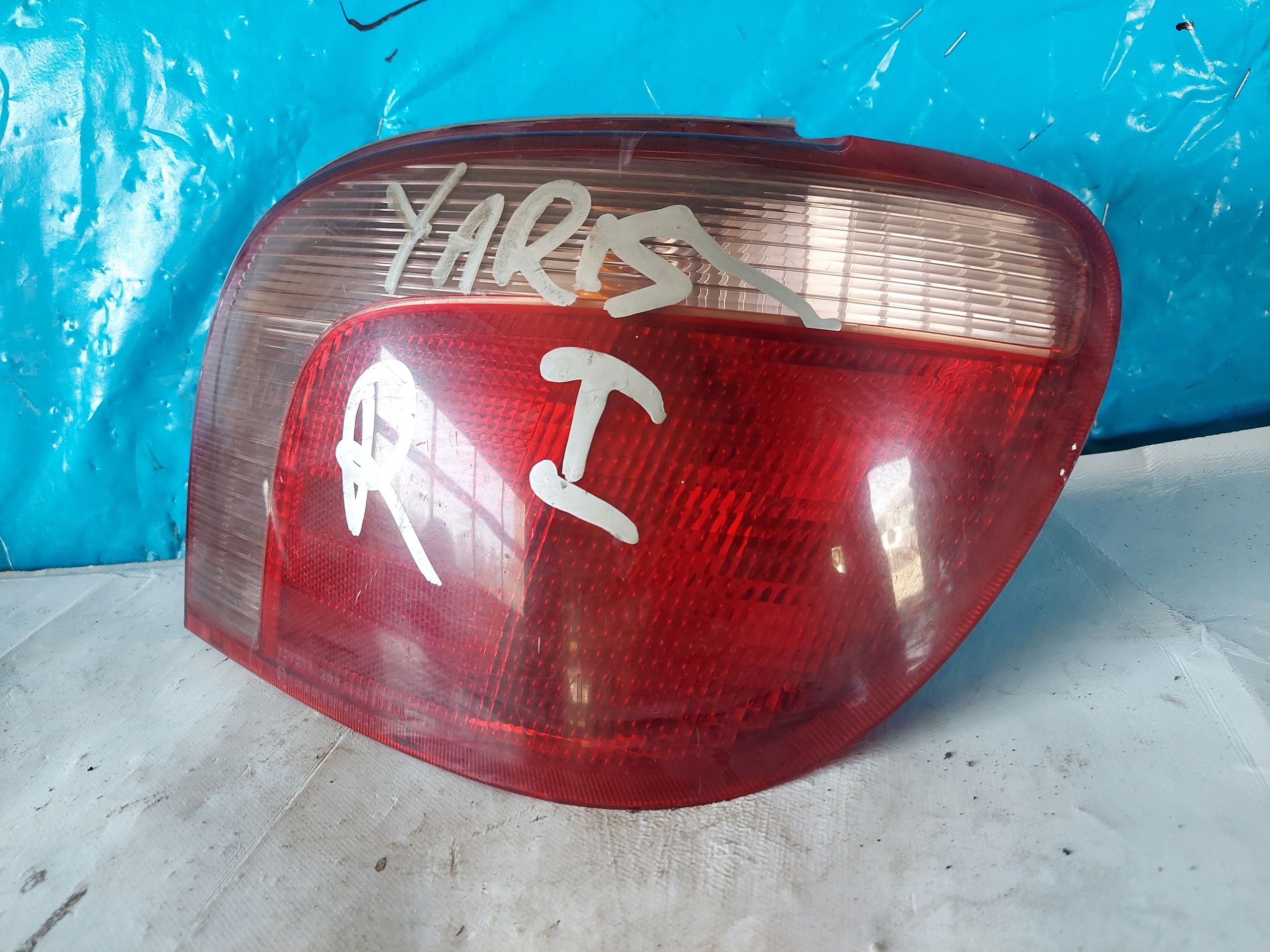 FANALE FARO YARIS e 52-021 Destra posteriore