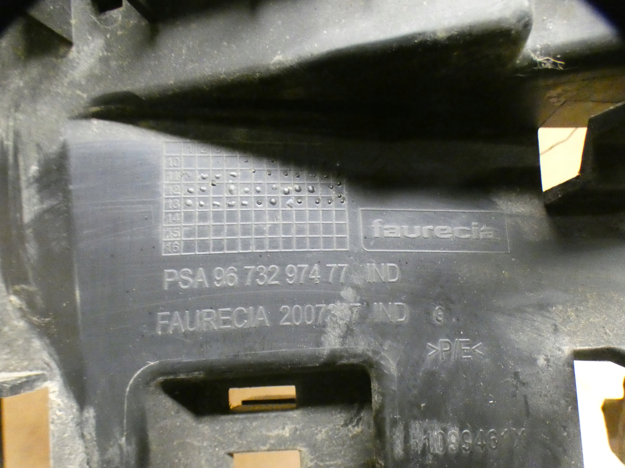 bumper bracket left front front holder bracket CITROEN DS5 9673297477