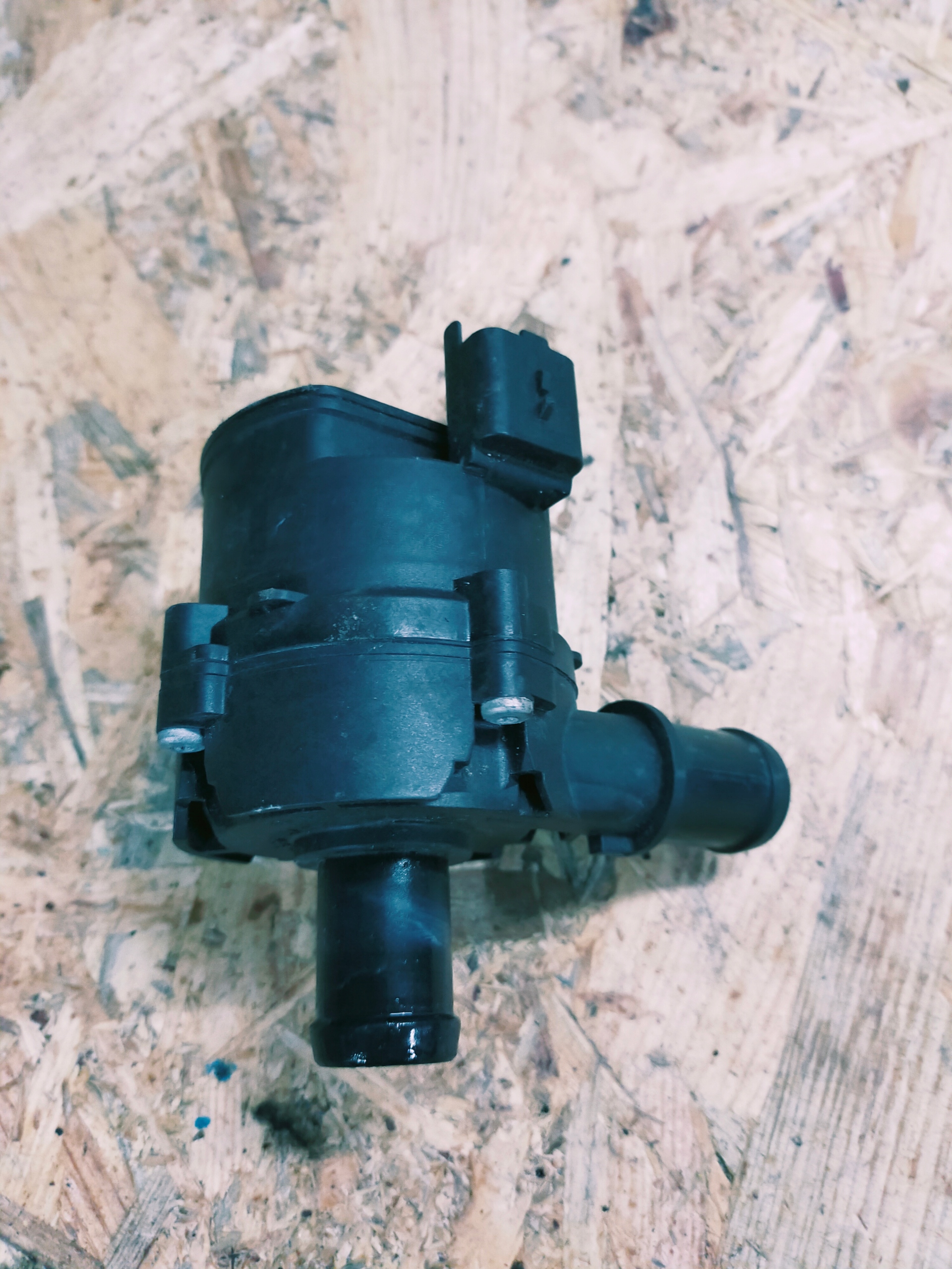 RENAULT OE 0392023219 925164GA0A PUMPA CIRKULACIJE VODE