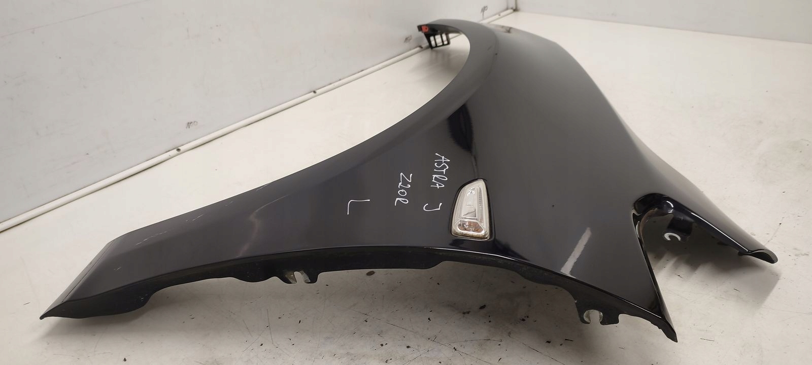 fender left front front Opel Astra J kombi Z20R
