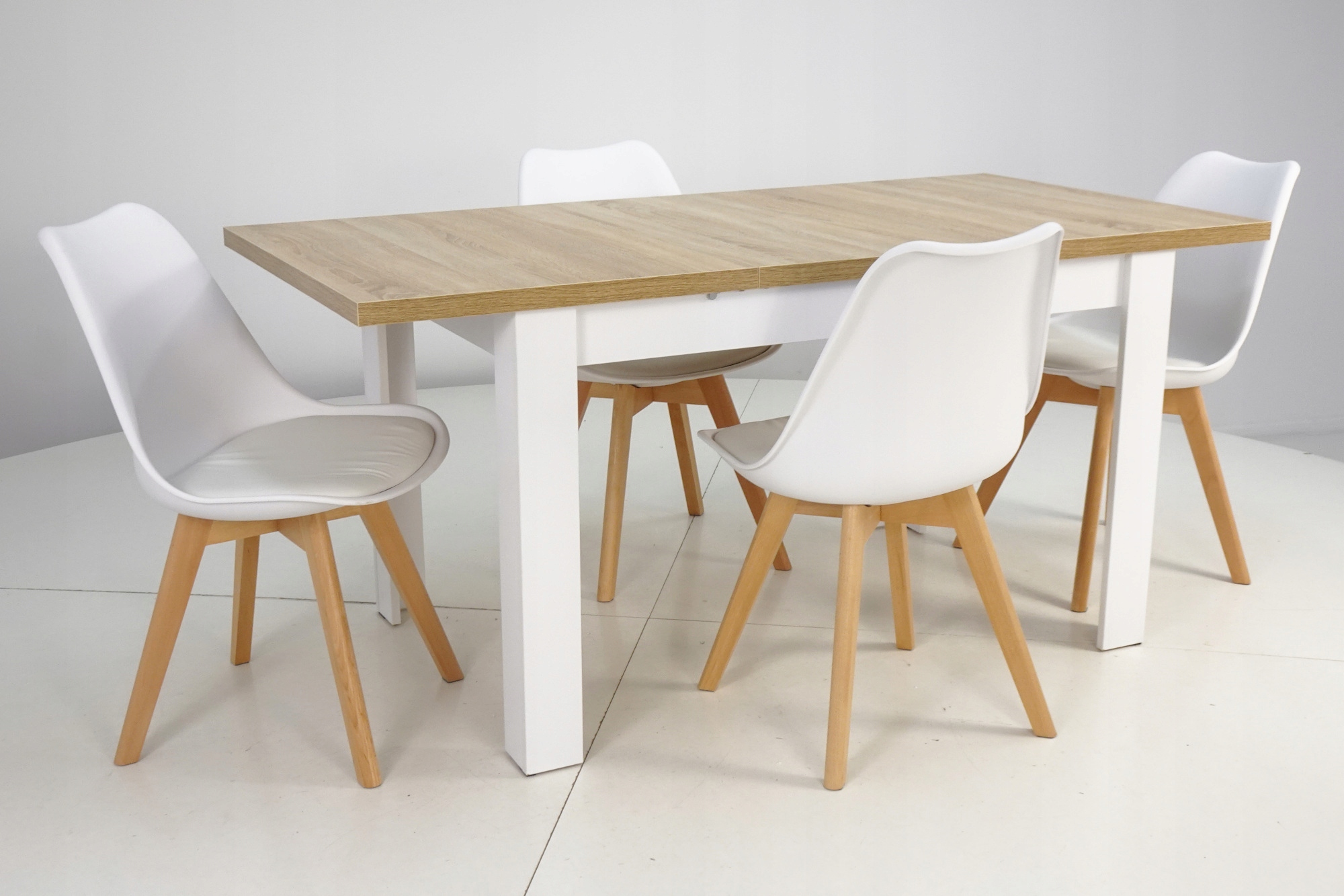 SKANDYNAWSKI ZESTAW 4 krzesła + stół 80x120/160 cm Liczba krzeseł w zestawie 4