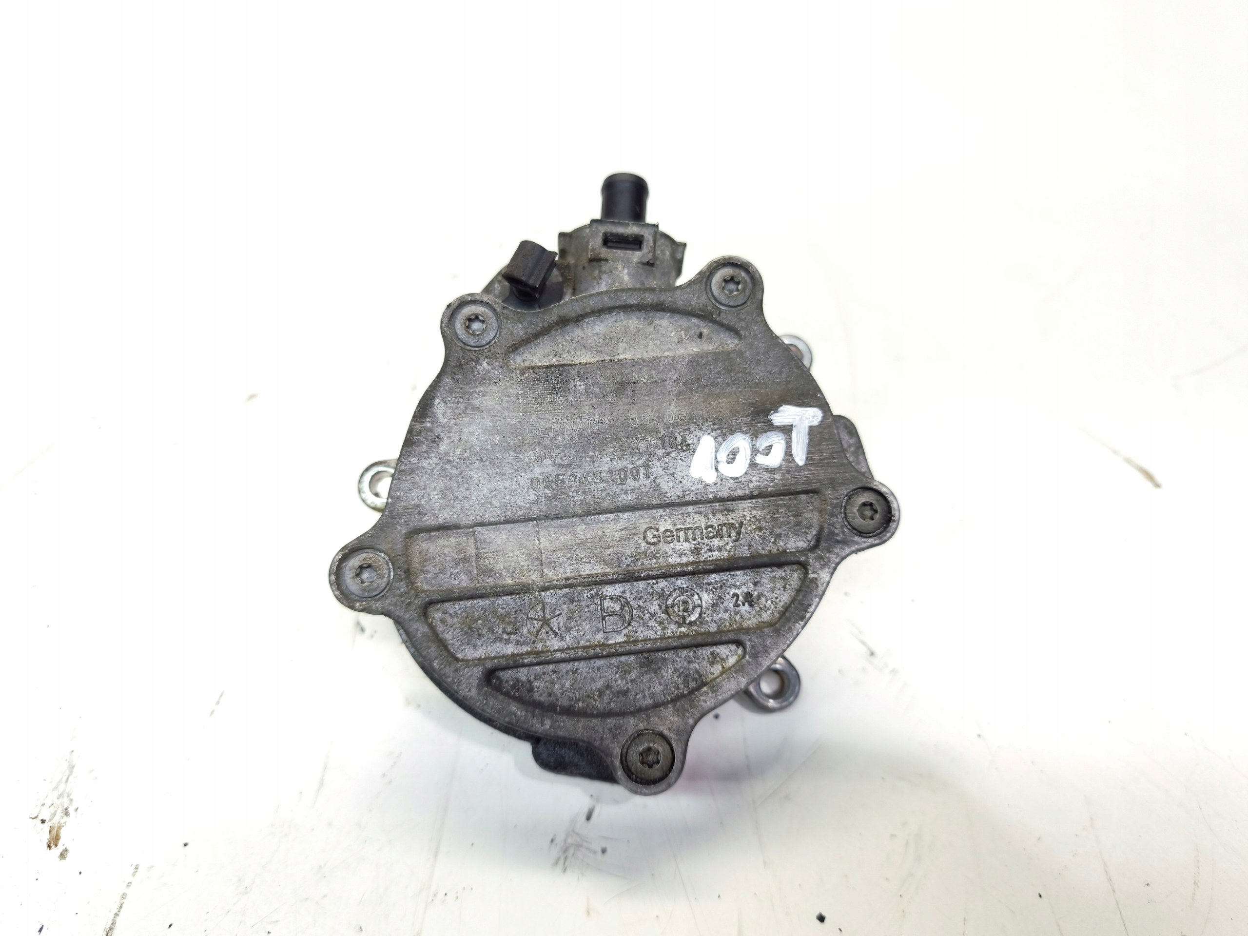 pump VACUM AUDI A4 B7 A6 C6 3.2 FSI 06E145100T