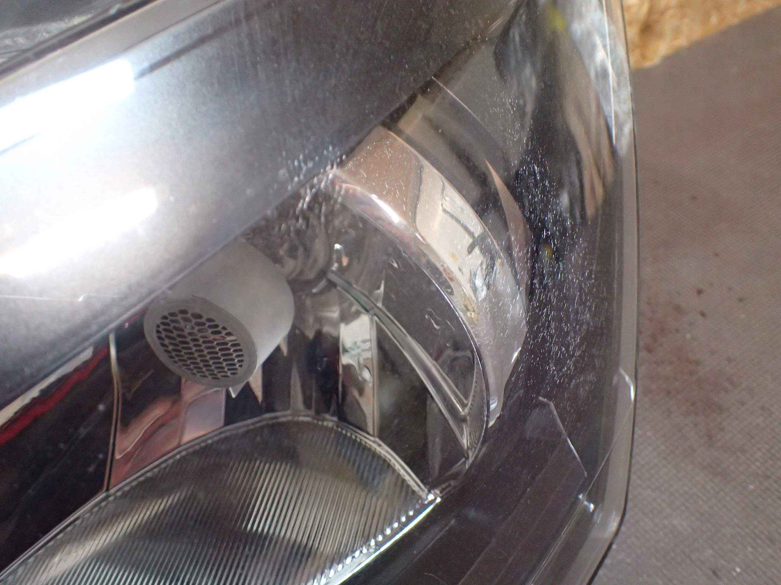 LIGHT FRONT LEFT VW POLO 08-14 6R14941015E