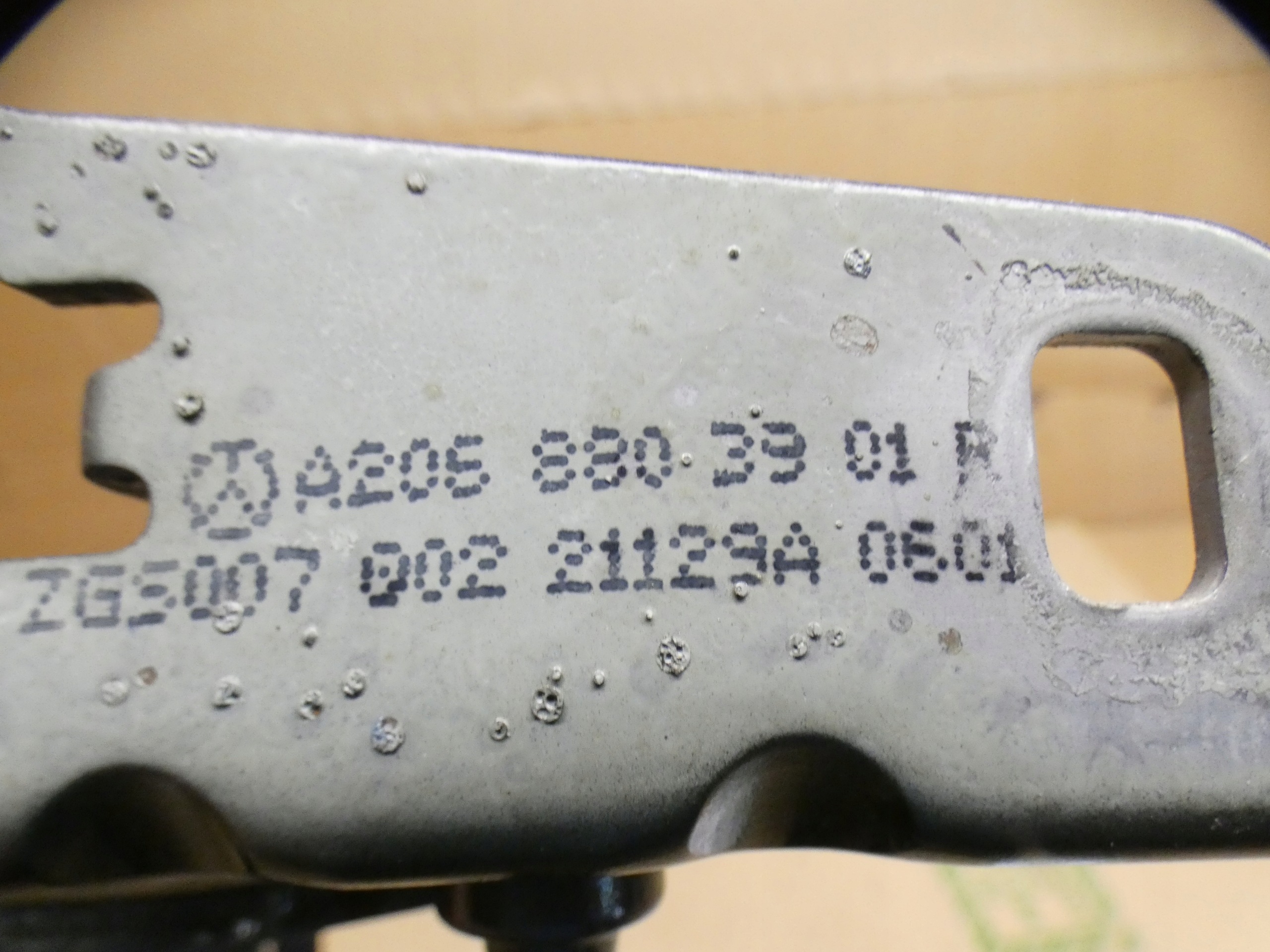 MERCEDES C-KLASA W206 - hinge bonnets right