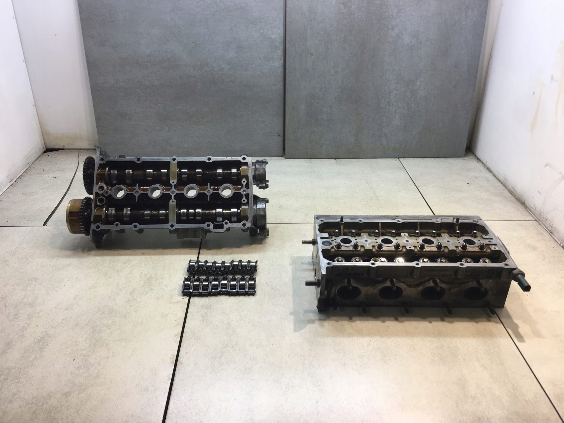 GŁOWICA CYLINDRÓW WAŁKI GOLF V 1.6 FSI 03C103358F