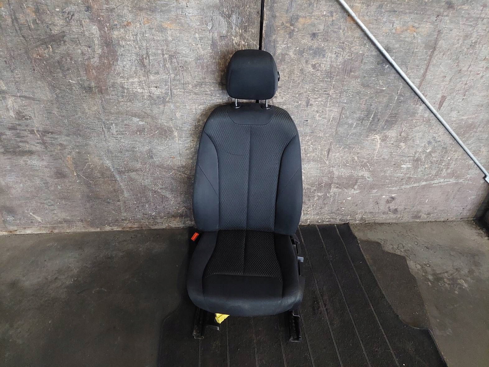 sedačka levý předek BMW F30