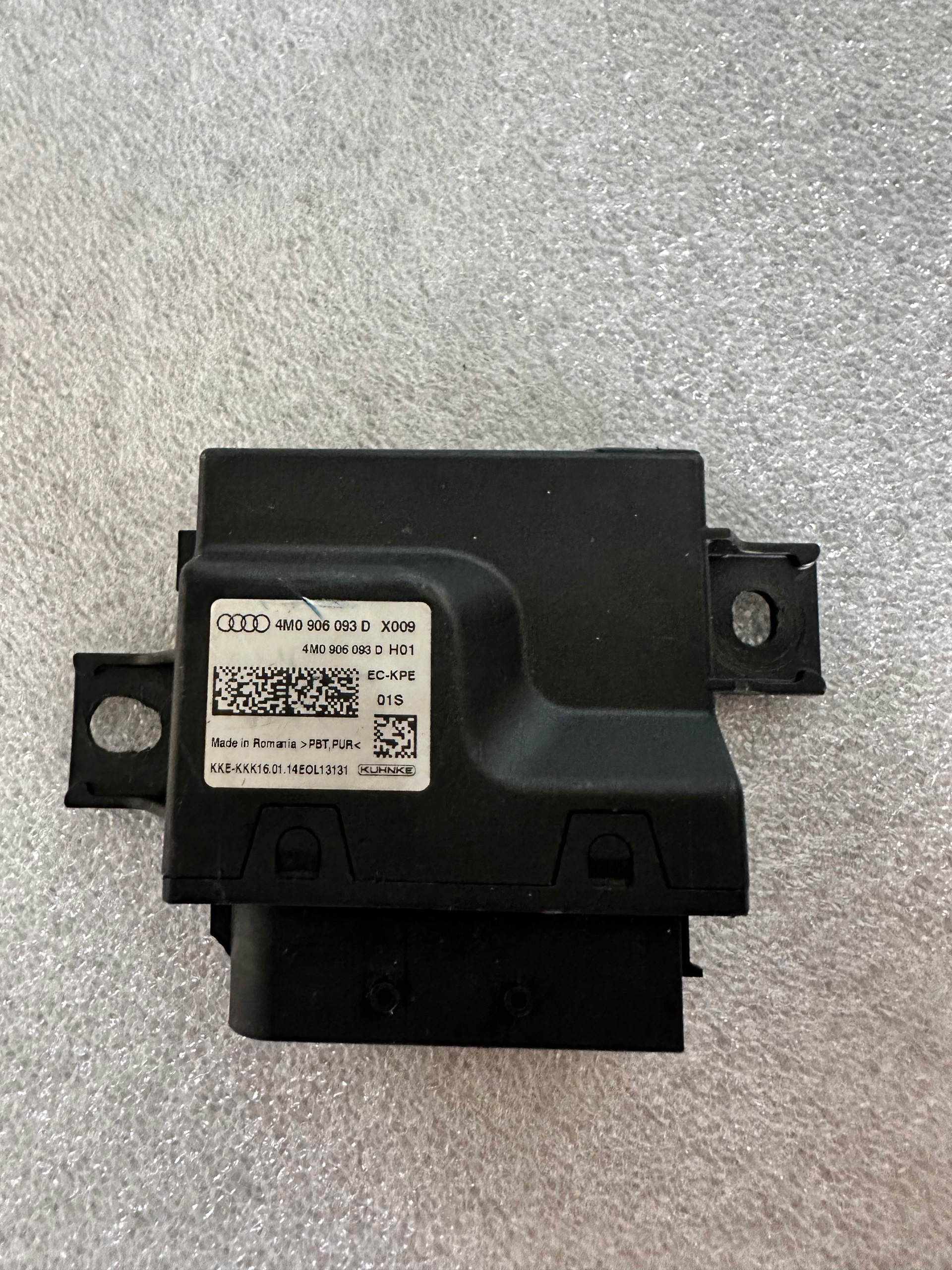 STEROWNIK POMPY PALIWA AUDI 4M0906093D....