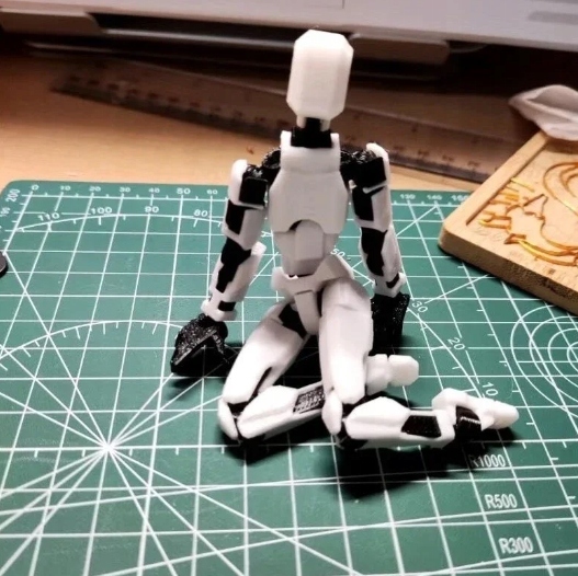 Robot FIGURKA Kolekcjonerska D13 kolor zeliony (Dummy13, LEGENDA) Marka 3D