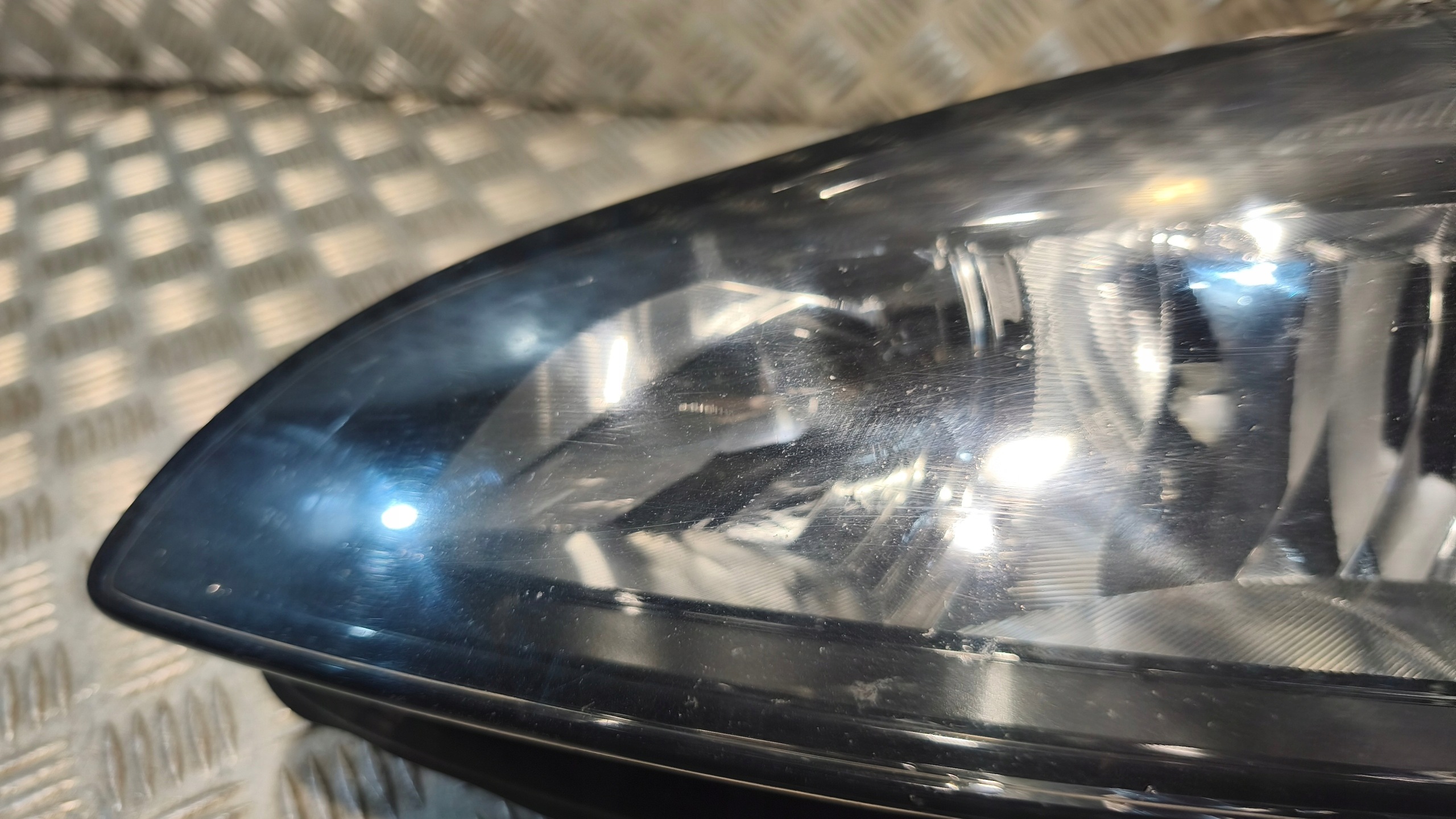 light left front OPEL CORSA E 2018r 39108222LH