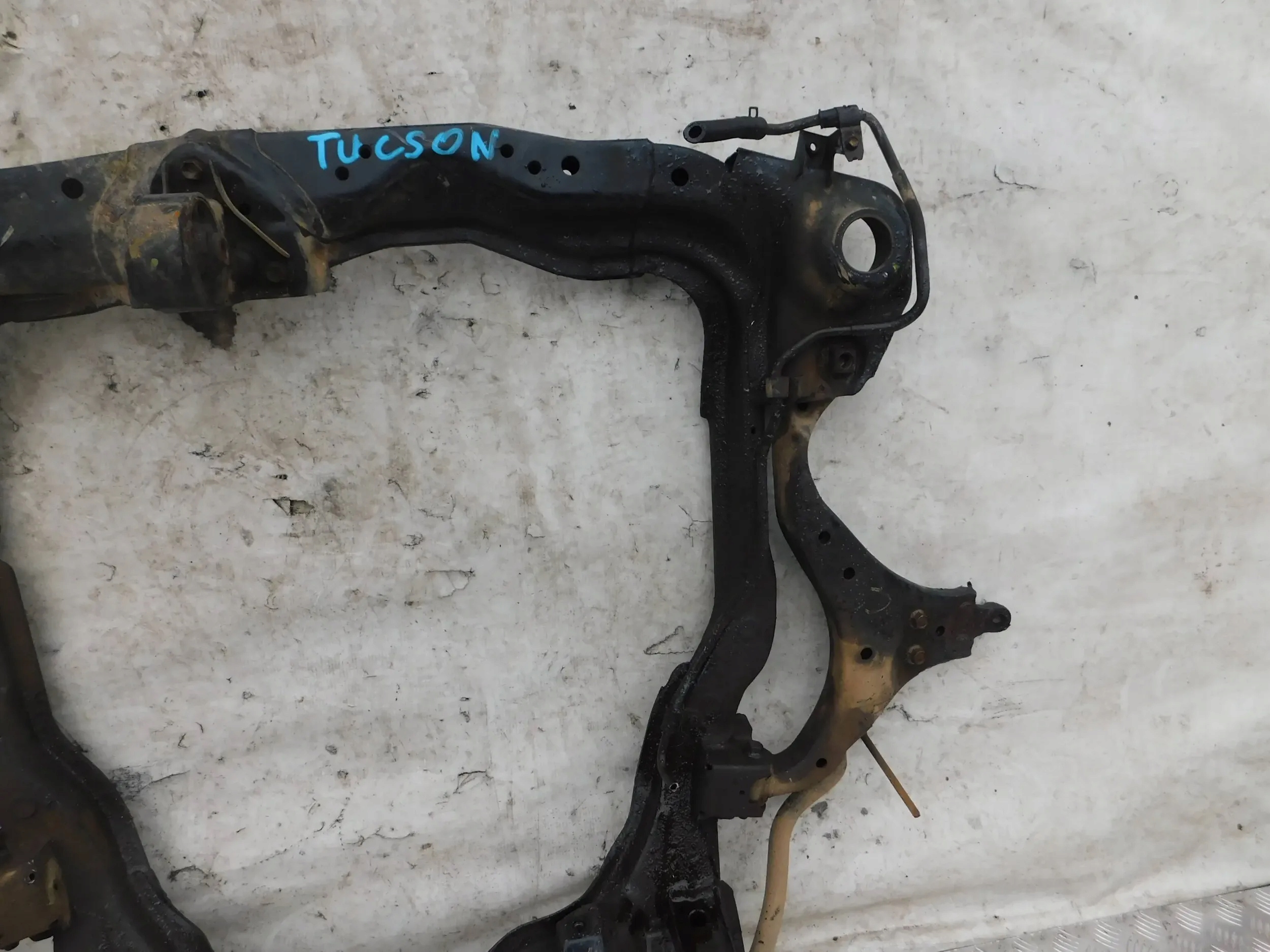 axle beam axle beam sider HYUNDAI TUCSON and 04- 2.0 16V
