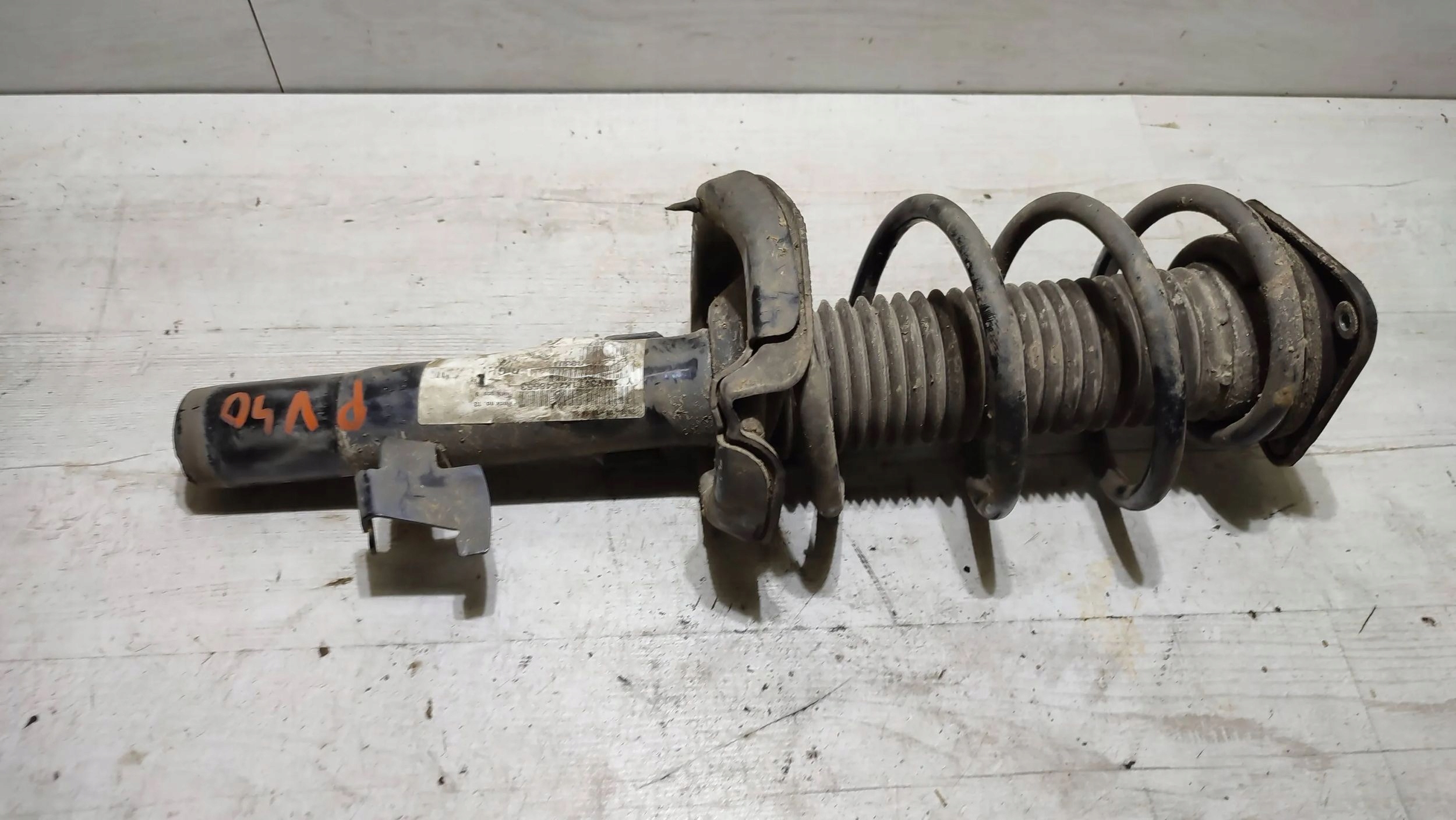 Volvo V40 2018 front side right shock absorber Mcperson