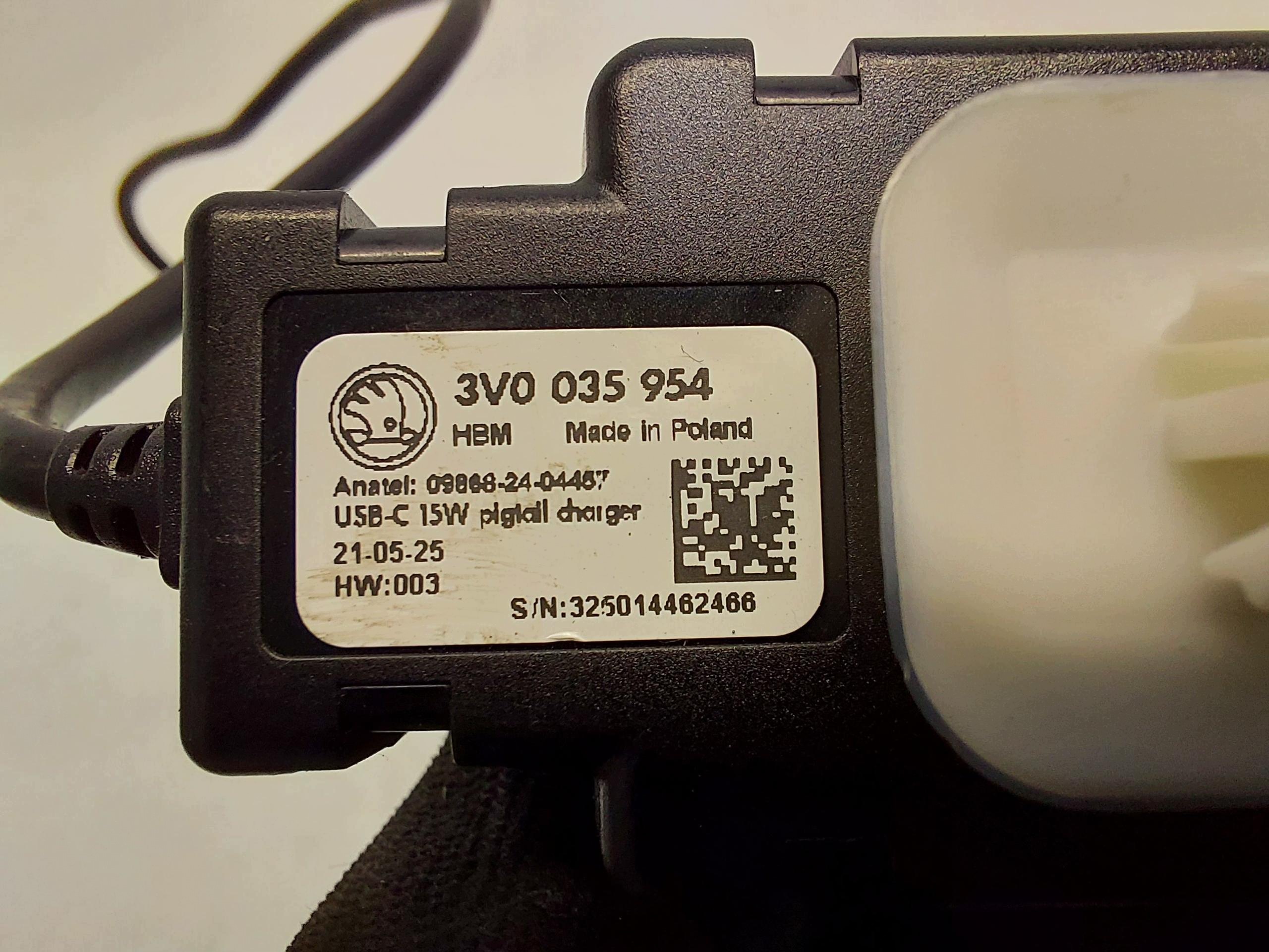 VW Passat R B9 3J0 2025r connector input adapter port usb original 3v0035954