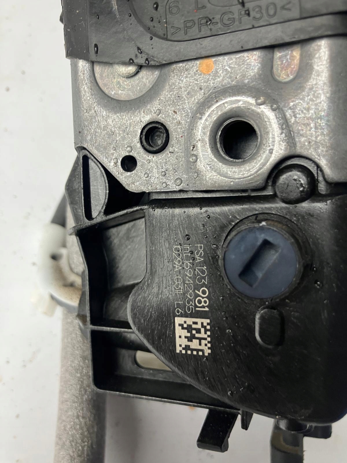 lock door left front CITROEN C3 III PSA123981 EU 6PIN