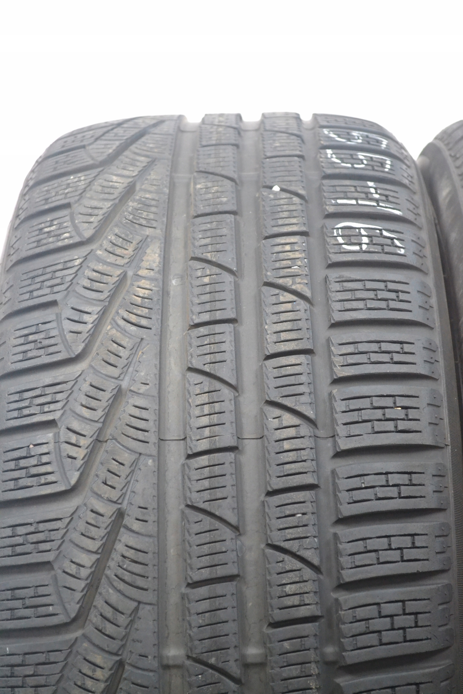 235/40R19 92V PIRELLI SOTTOZERO 2 x2szt 7571z Sezon zimowe