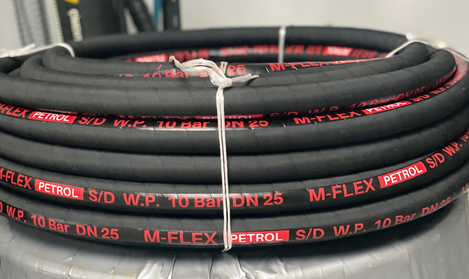 

Wąż Ssawny Do Paliw Benzyn I Olejów Dn 25 10 Bar