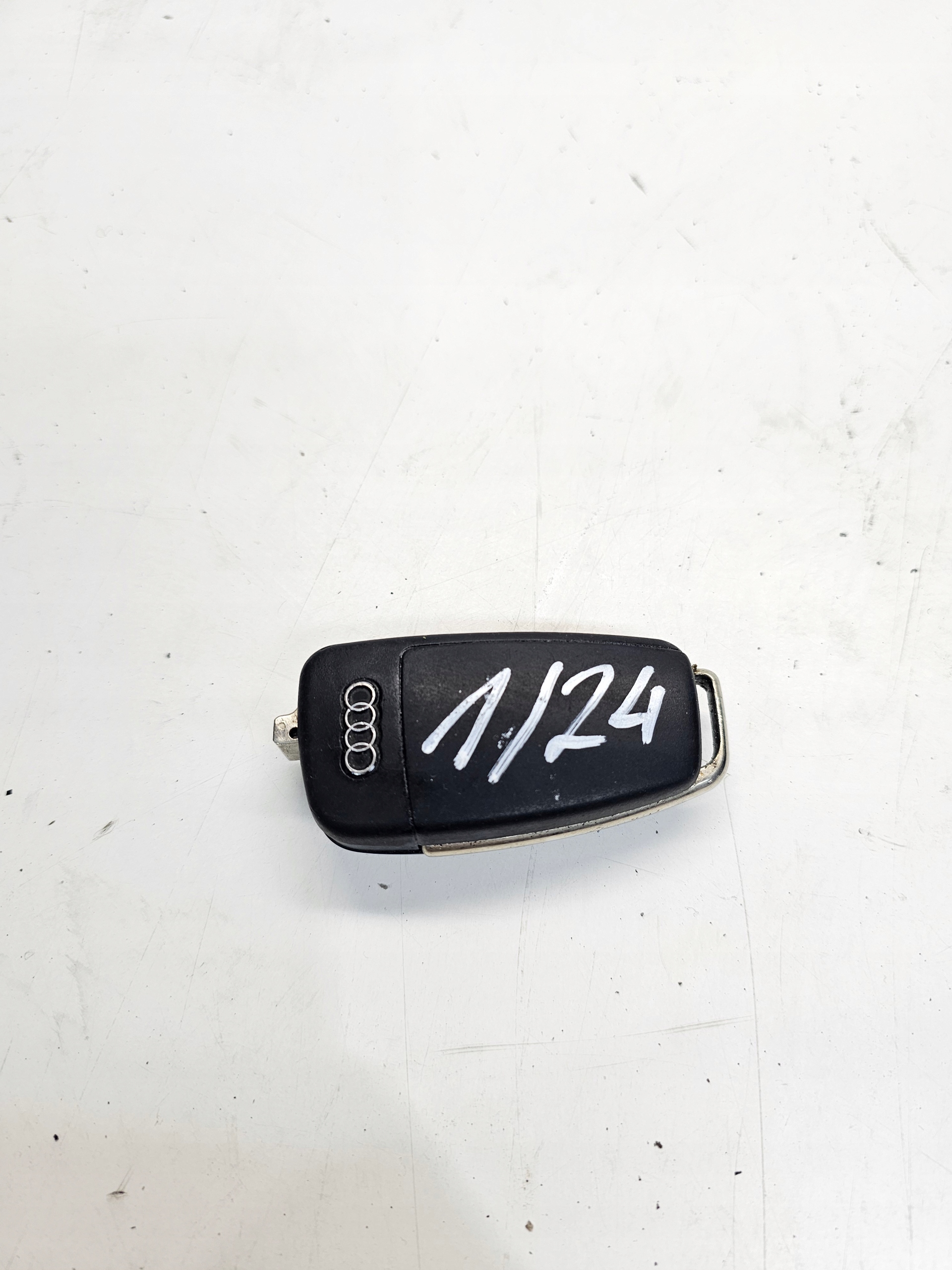 key PILOT SCYZORYK AUDI A3 8V 8V0837220 1/24