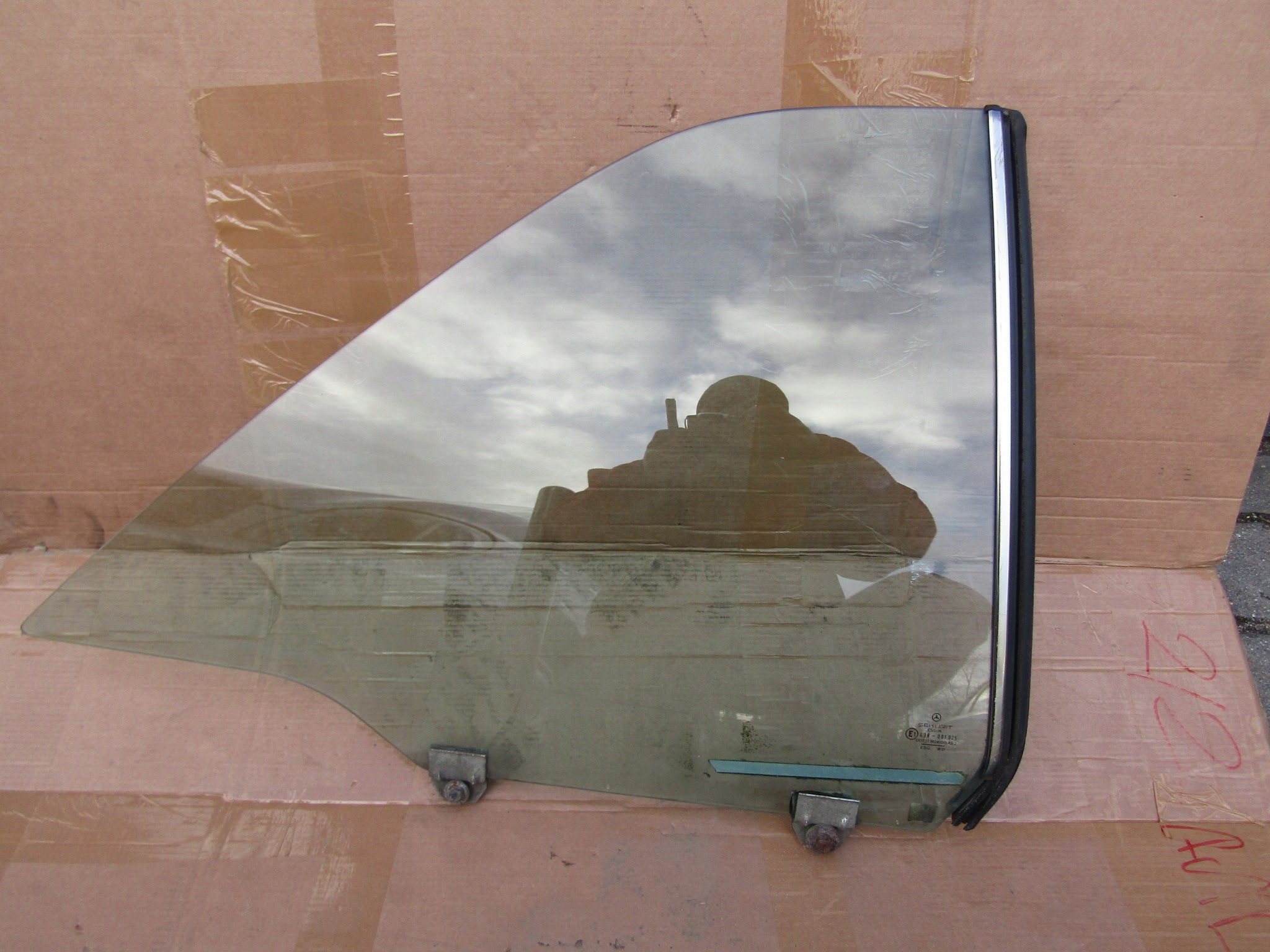2 MERCEDES W124 COUPE заднее стекло боковое правое