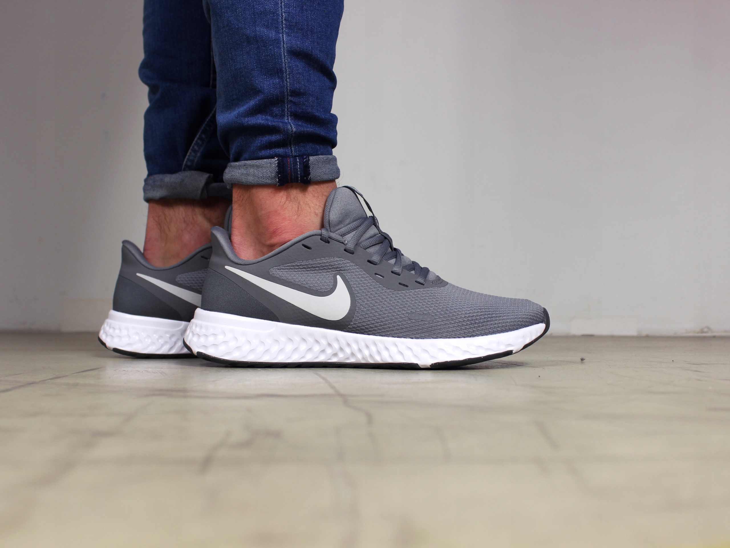 BUTY SPORTOWE NIKE REVOLUTION 5 BQ3204 005 r.40 Marka Nike