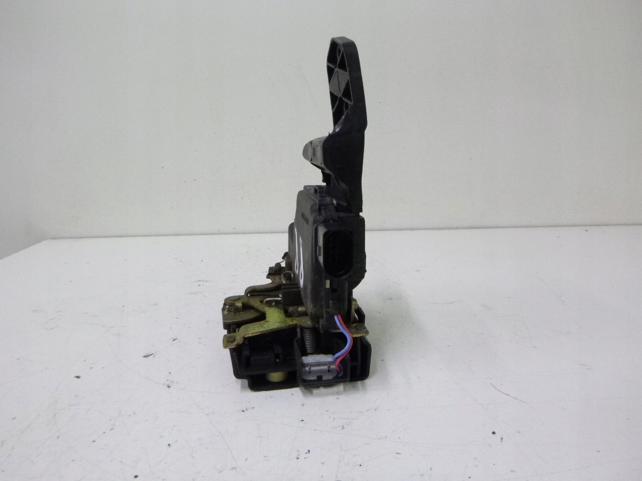 lock door front right Volkswagen Golf IV 2001r.