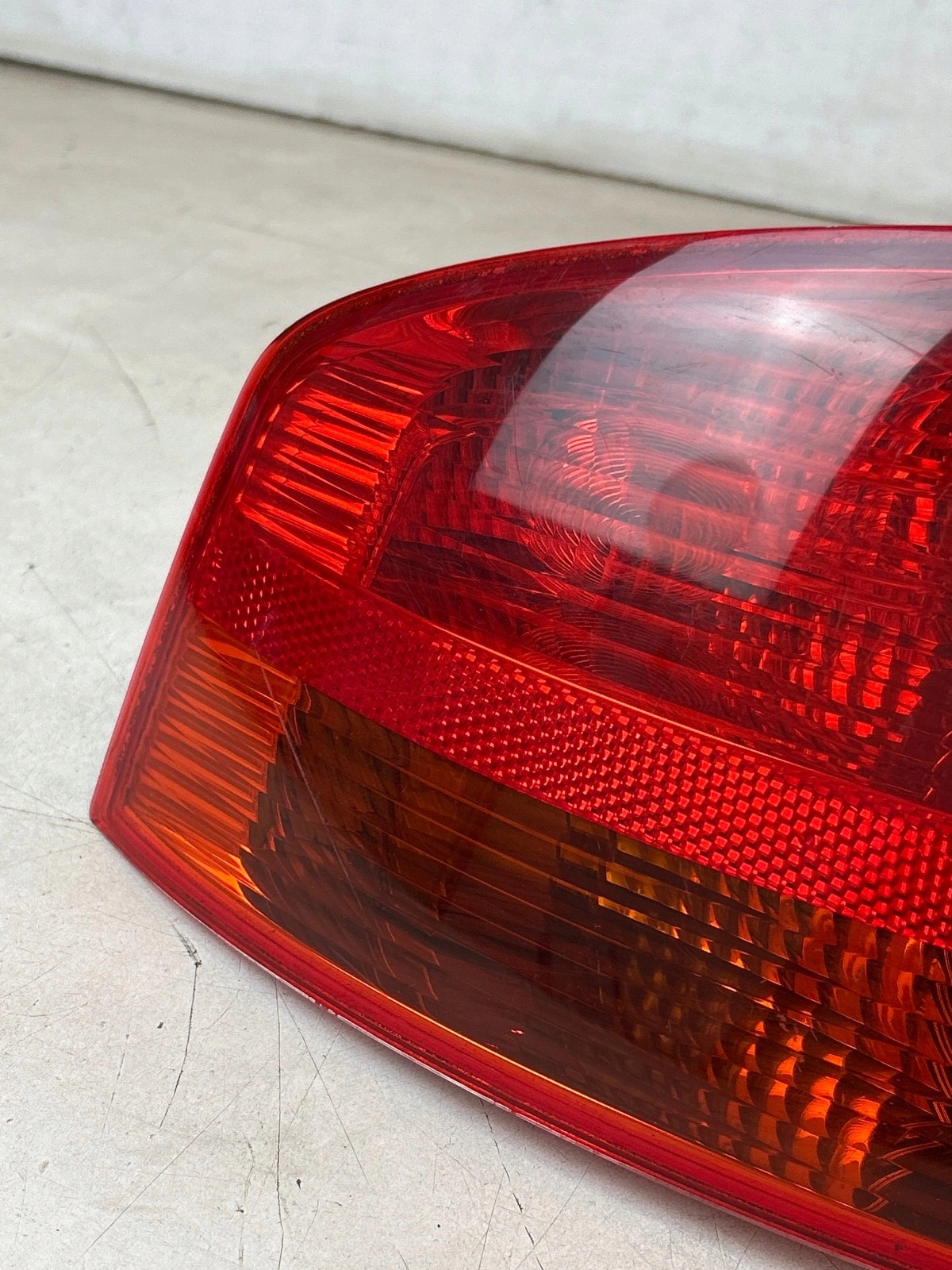 light rear part rear left w fender Audi A4 B7 sedan