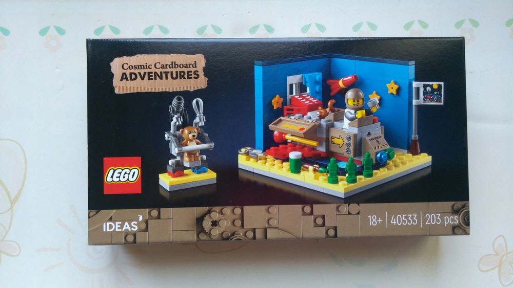 LEGO Ideas 40533 Przygody statku USS Cardboard Marka LEGO