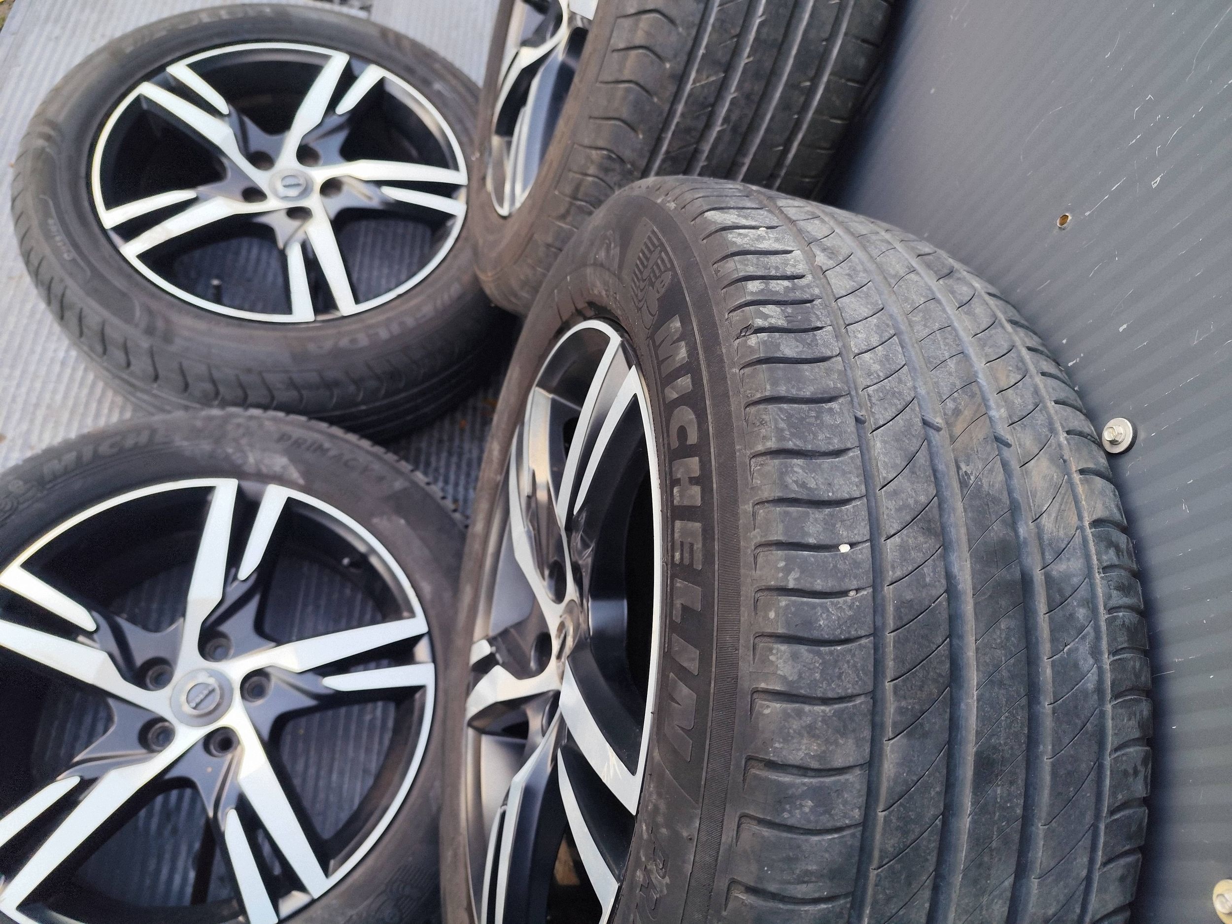 VOLVO XC40 R-design wheels discs ALU 235/55/18 KOMPLET dismantling