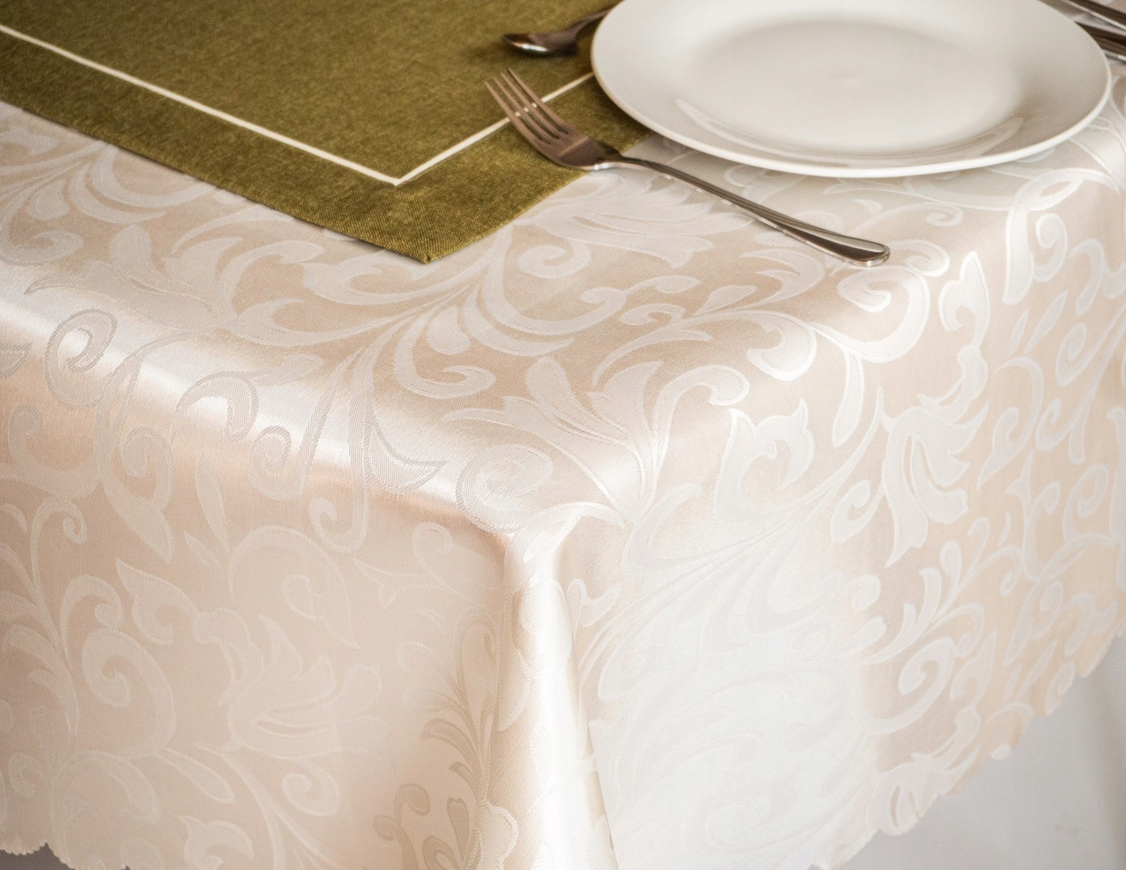 OBRUS PLAMOODPORNY STÓŁ 140x180 ECRU 100 % JAKOŚĆ Kod producenta IF 0039