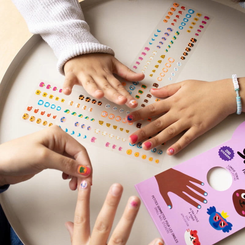 OMY Naklejki na paznokcie dzieci Friends 200 szt Marka inna