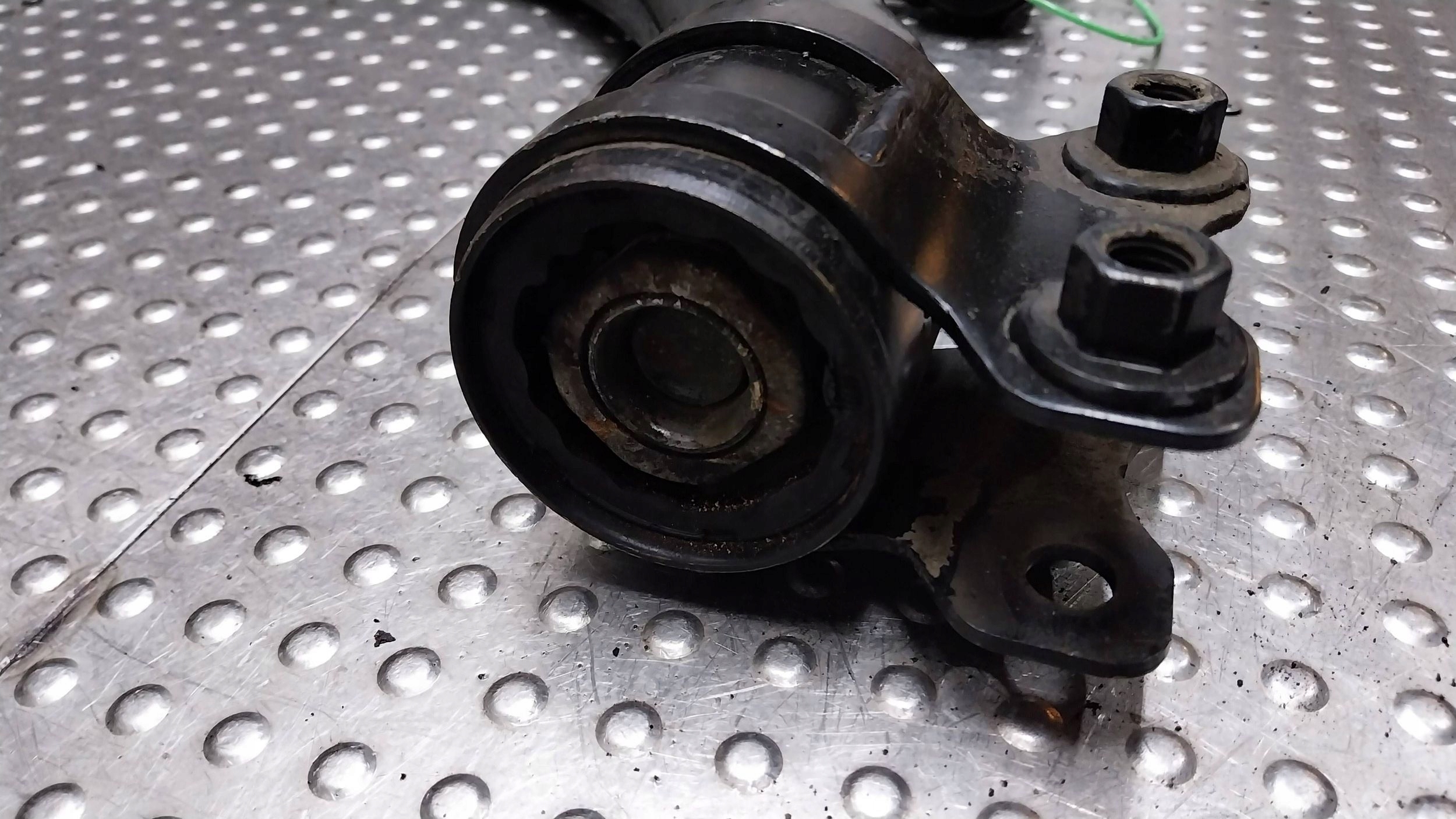 arm left front 3M51-3A424-EK FORD FOCUS MK2 C MAX MK1 VOLVO C30 S40 V50