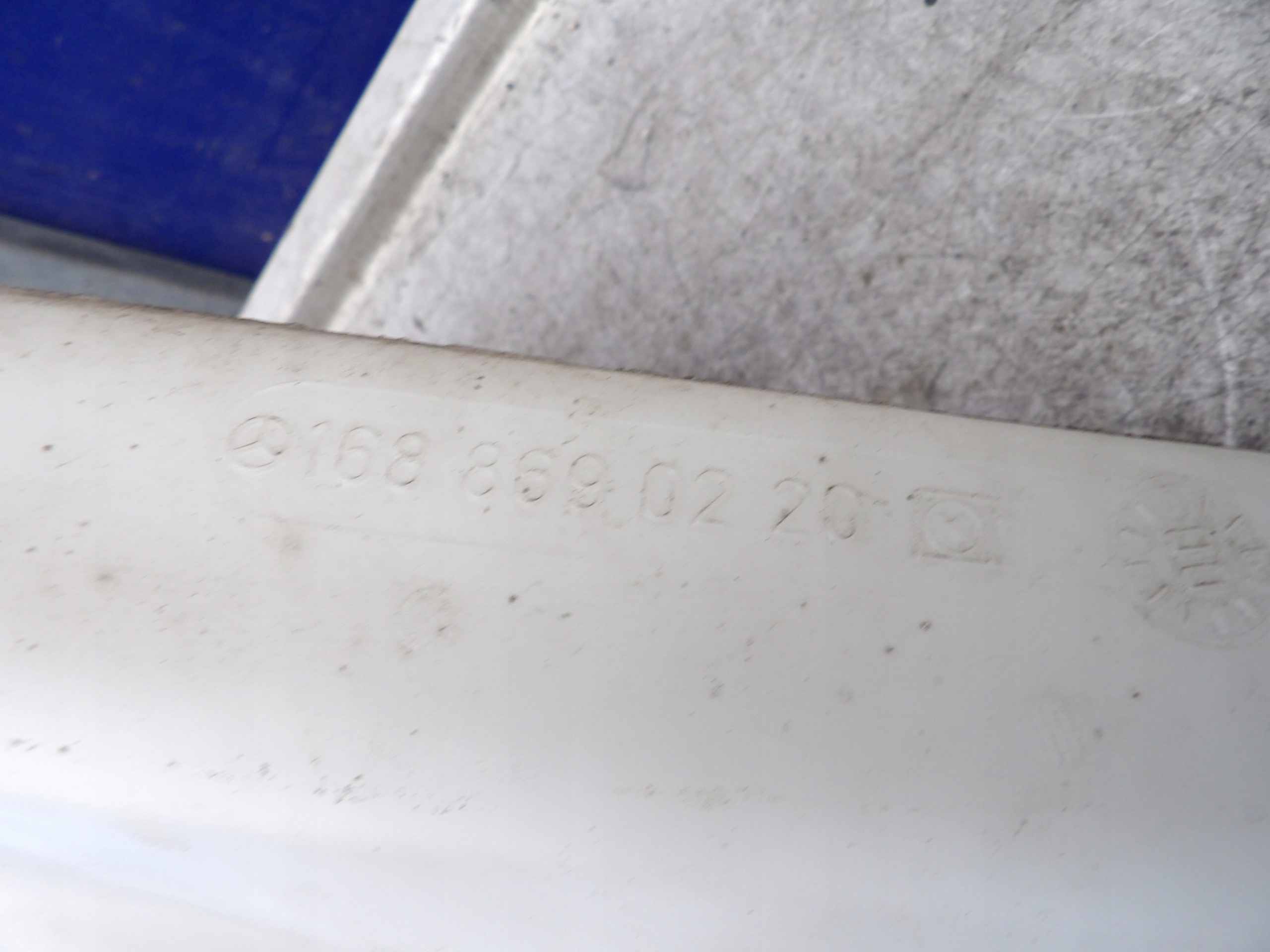 Mercedes A160 washer fluid tank