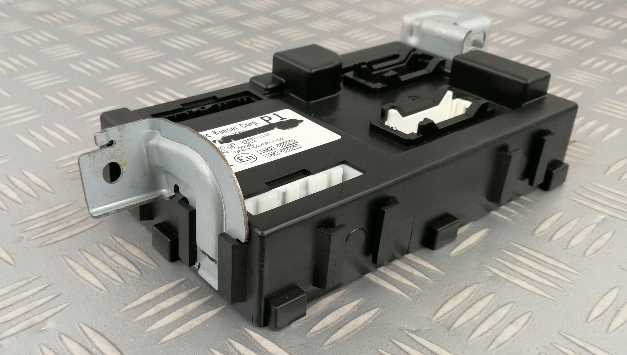284B11LL1E moduł sterownik BCM INFINITI QX56 QX80