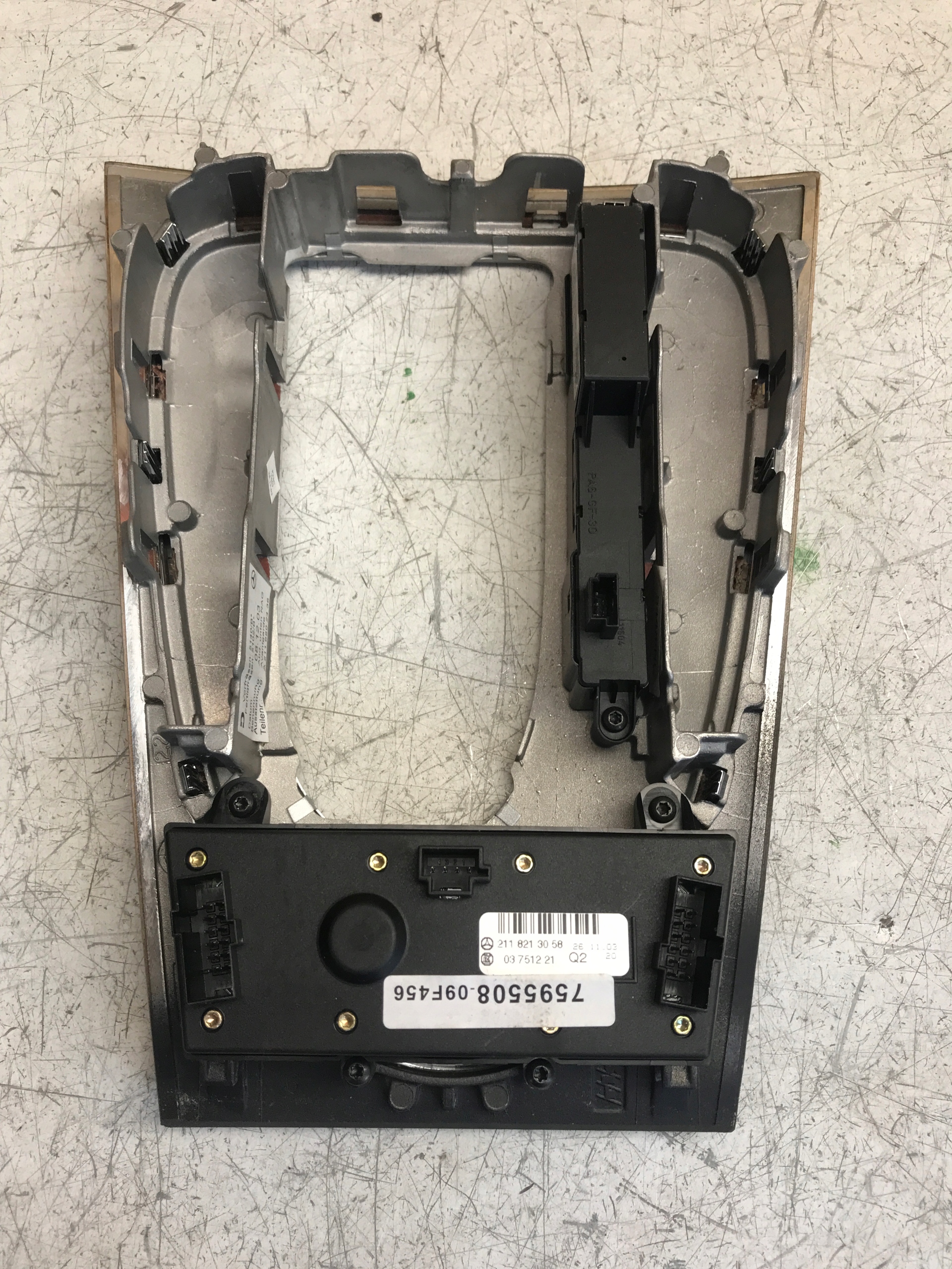 RÁM kulisy převodů MERCEDES W211 A2116802436