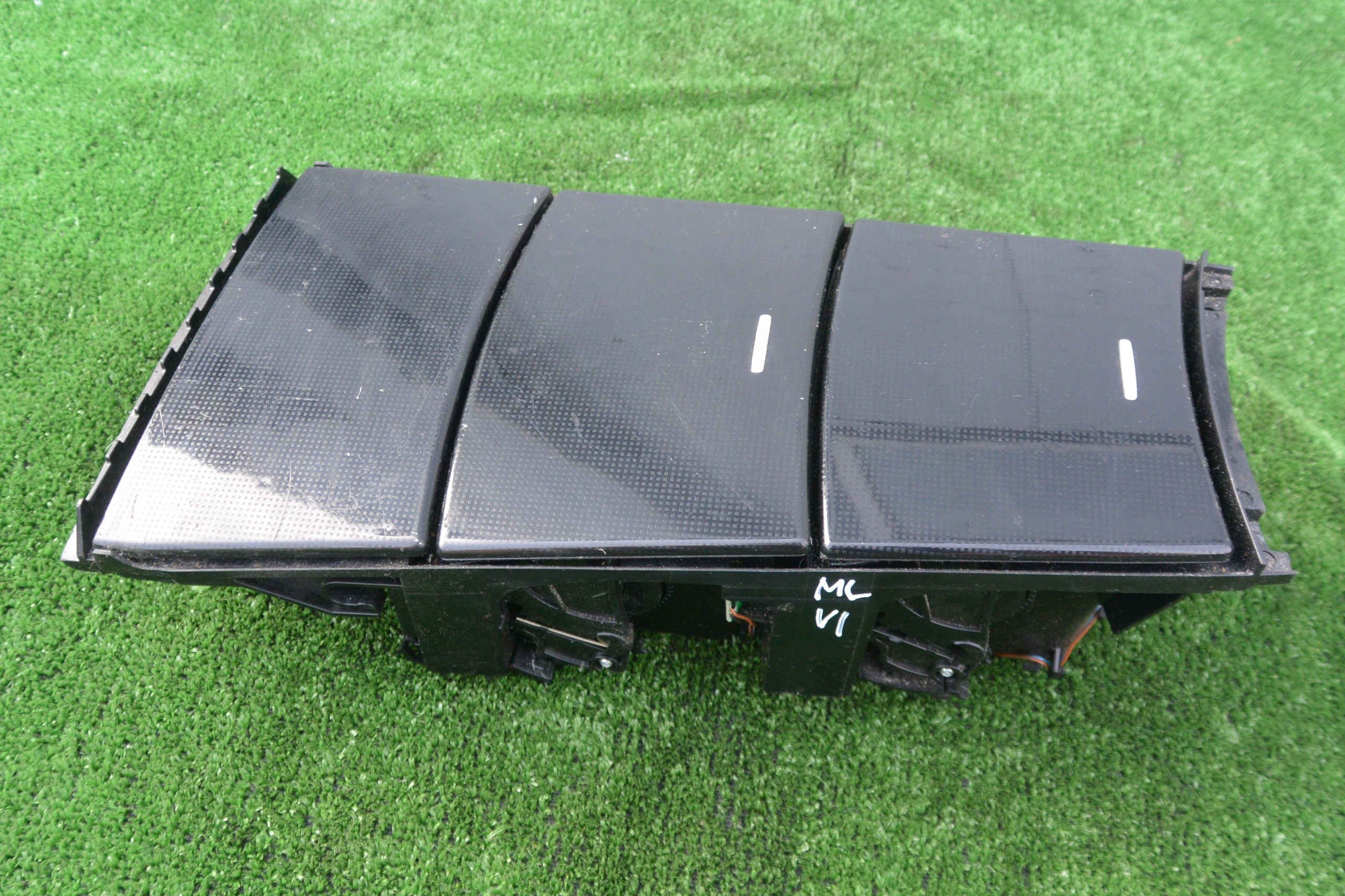 SCHOWEK TUNELU ŚRODKOWEGO POPIELNICZKA MERCEDES GL X164 ML W164