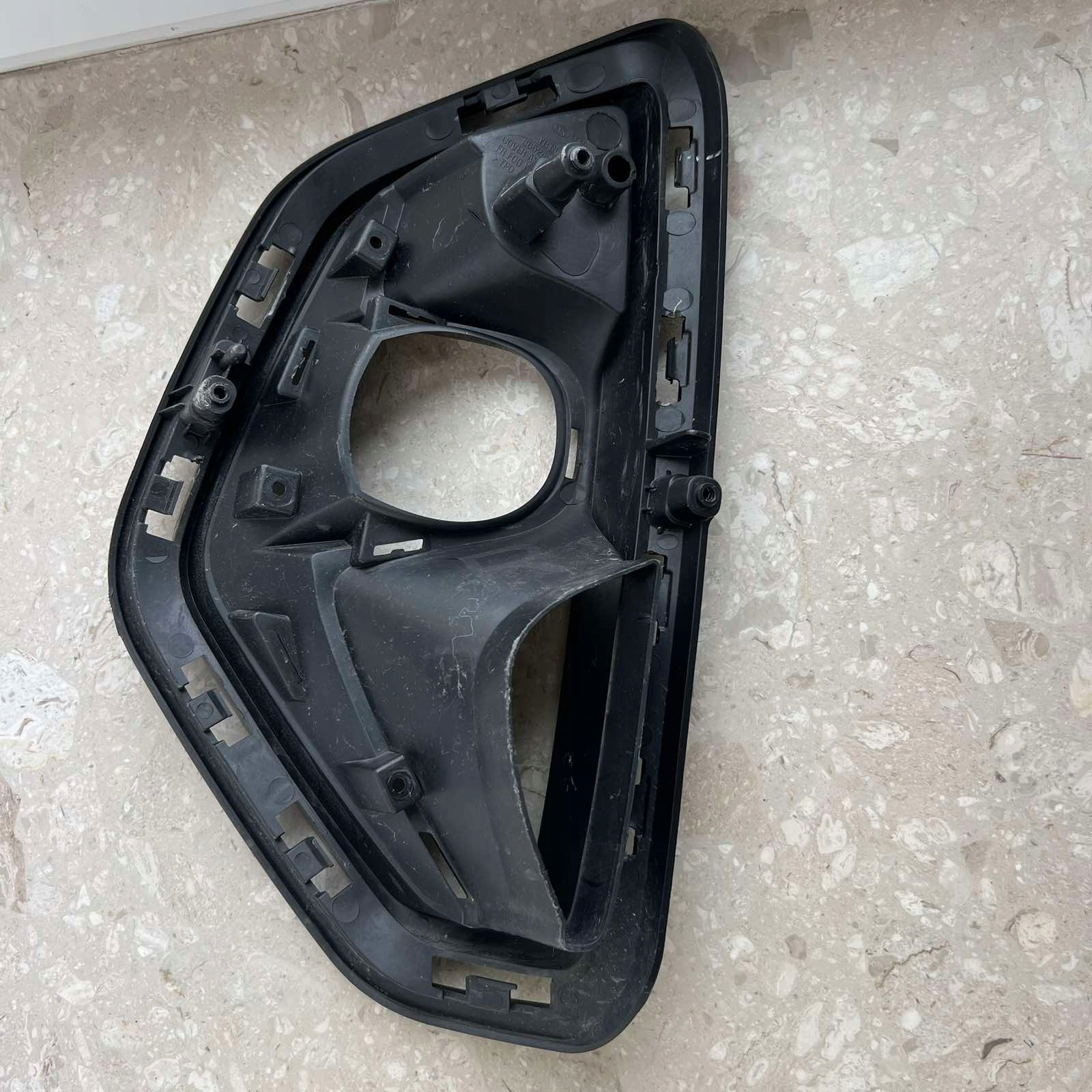 KIA STONIC 17- grid of a bumper right front 86524-H8HA0