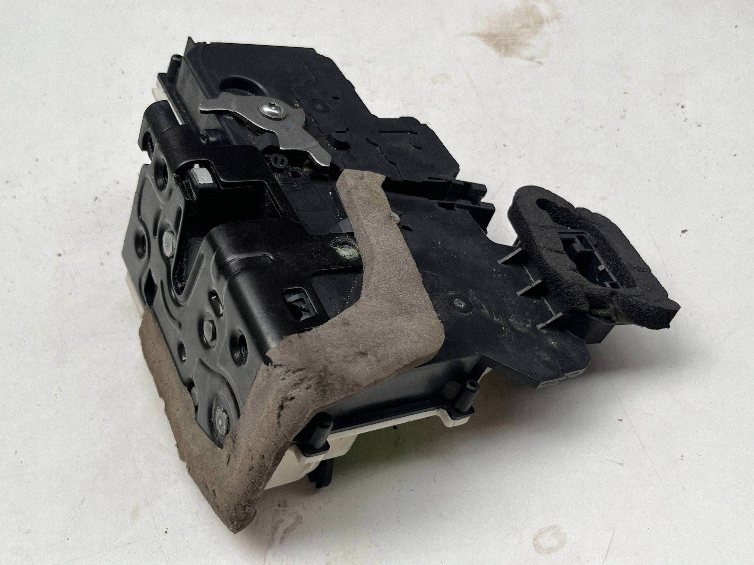 AUDI A6 C8 lock door right rear part 4K0839016P @M