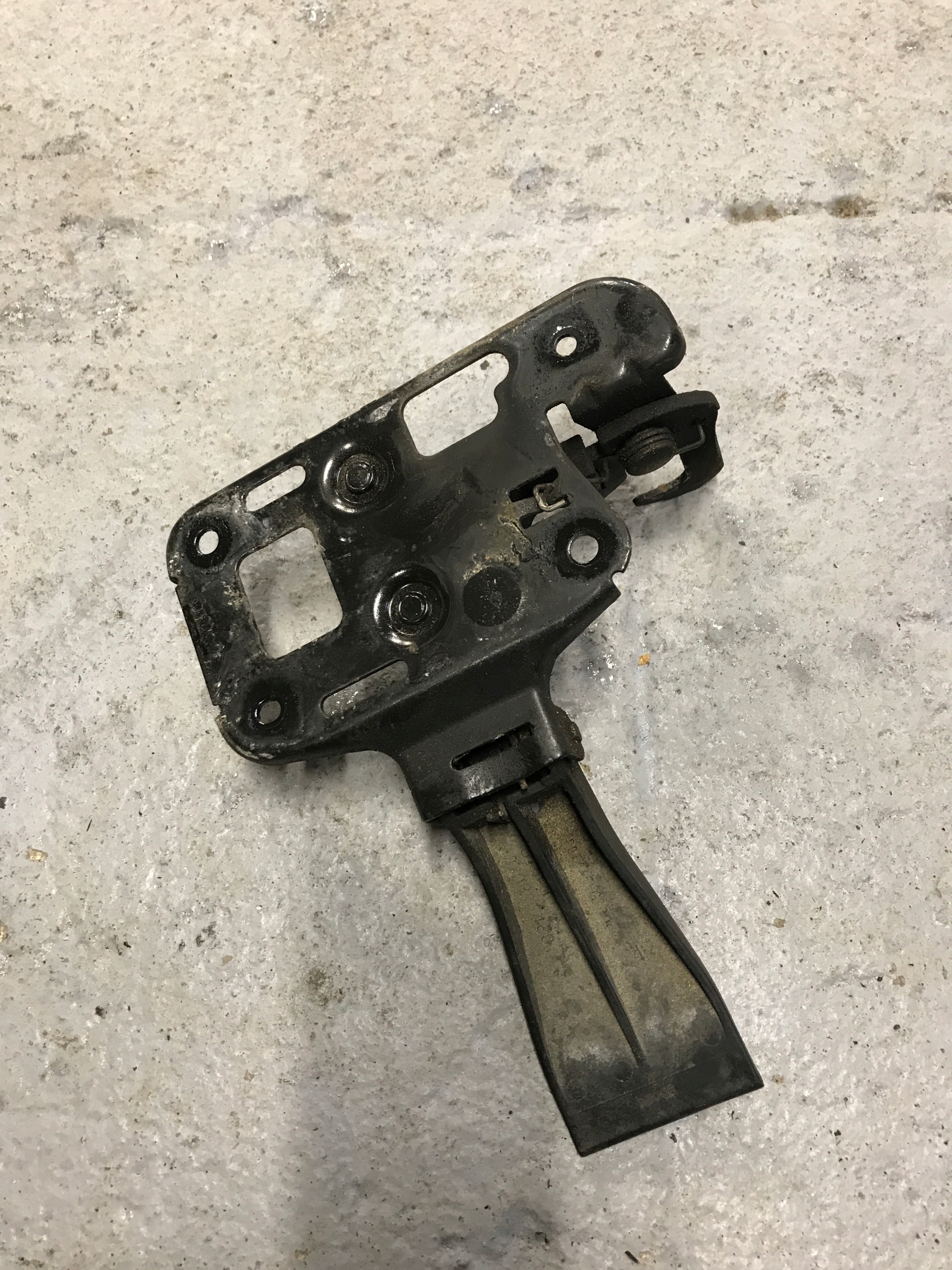 RYGIEL bonnet latch lock AUDI A5 8T0823480
