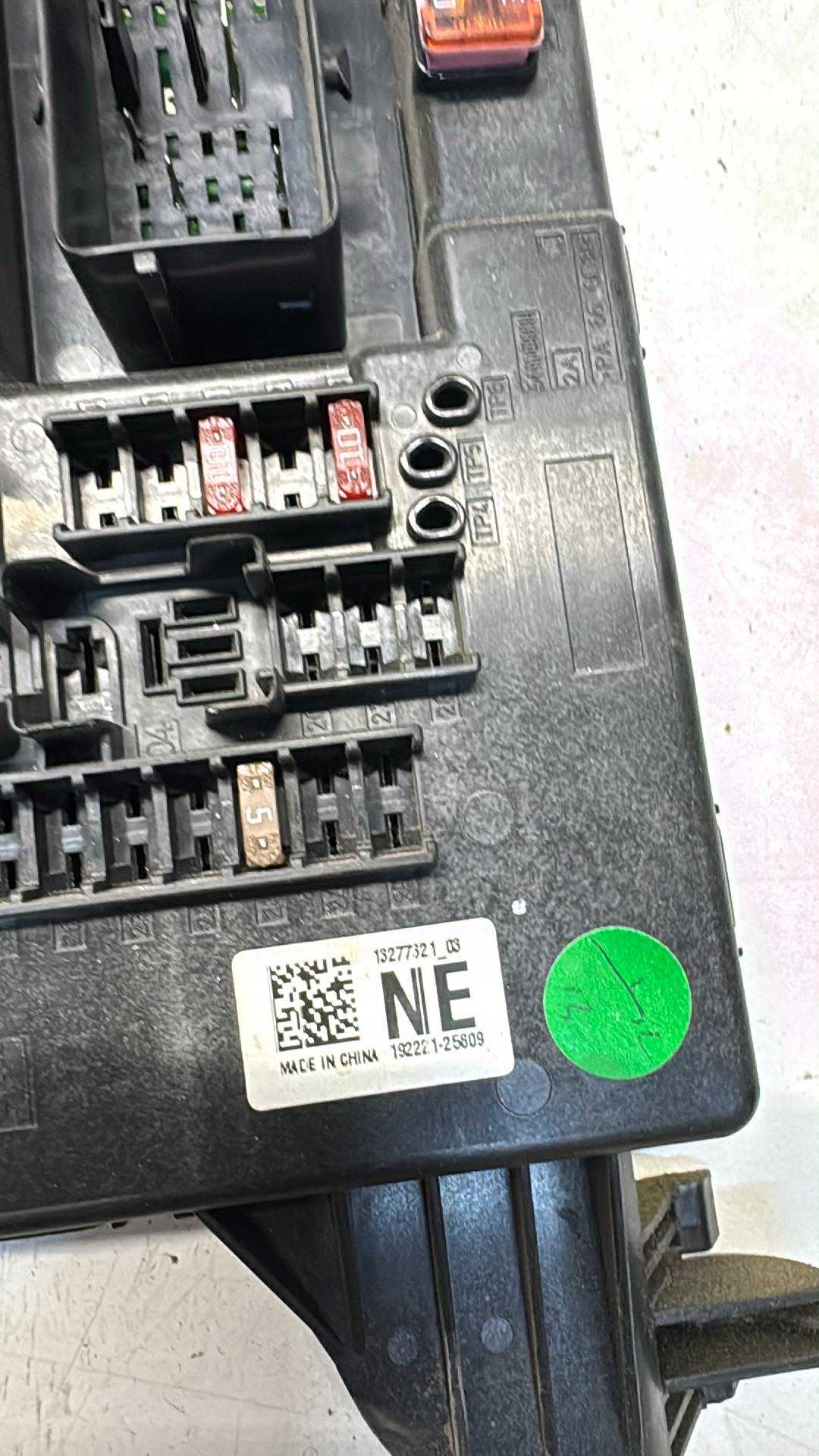 OPEL Insignia A Module fusibles Module BSI 13277321 Ne