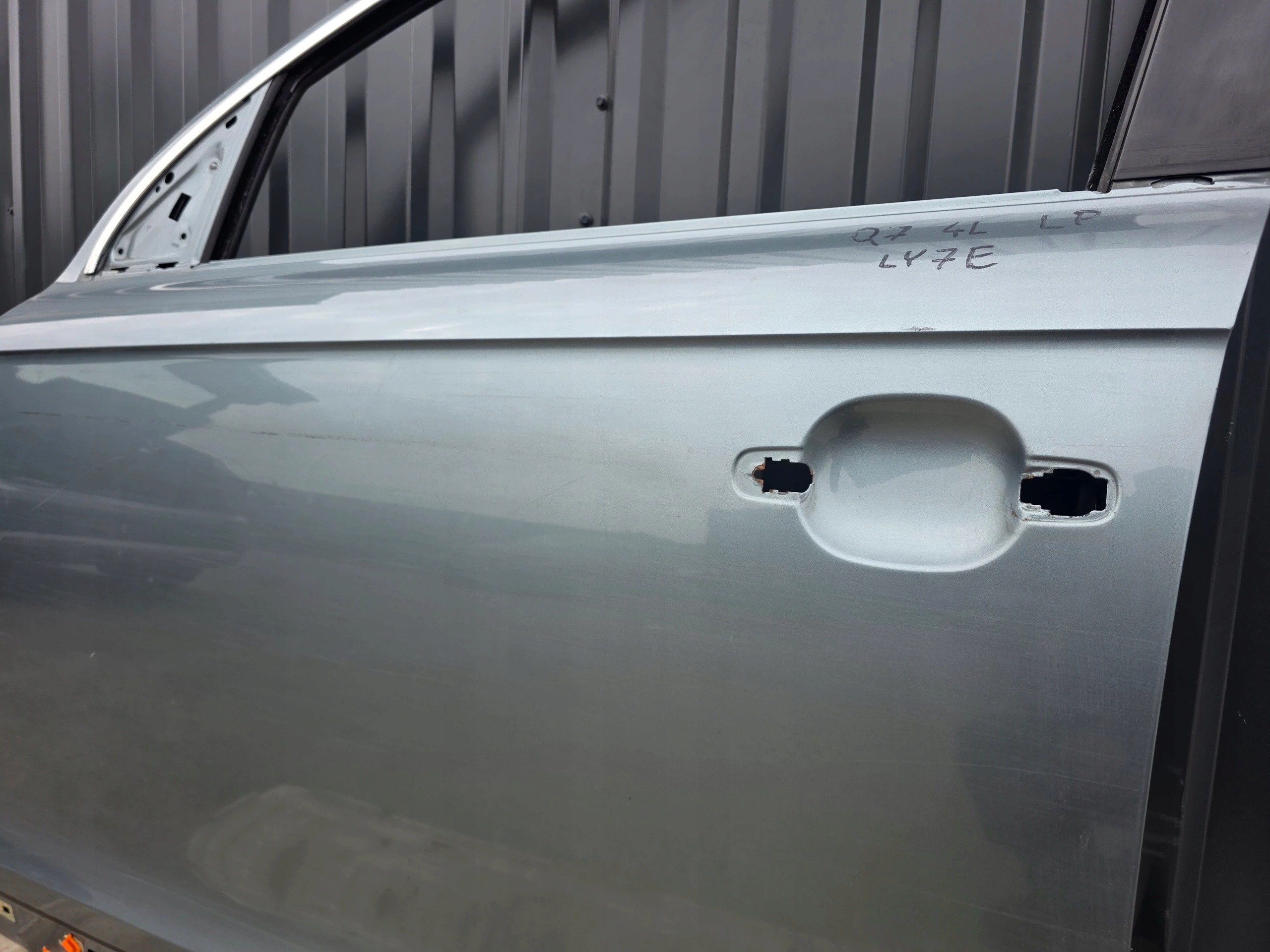 door left front AUDI Q7 4L LY7E 2005-2015 !!!