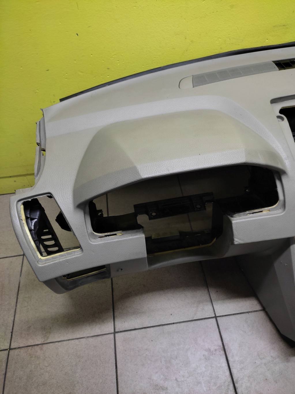 VOLVO XC90 cockpit dashboard instrument panel