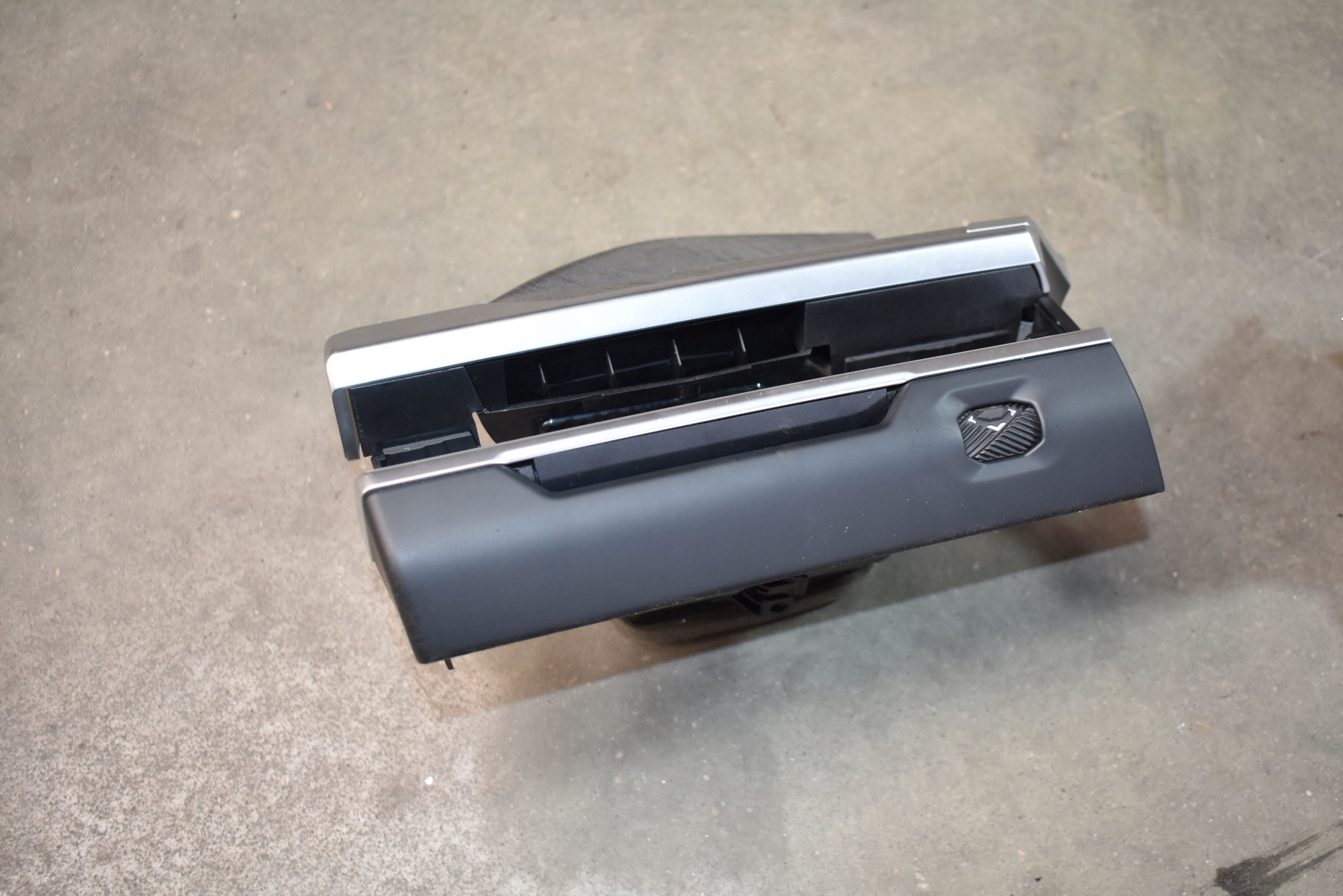 IDEALNA Moulage DECORY Console BMW G70 1