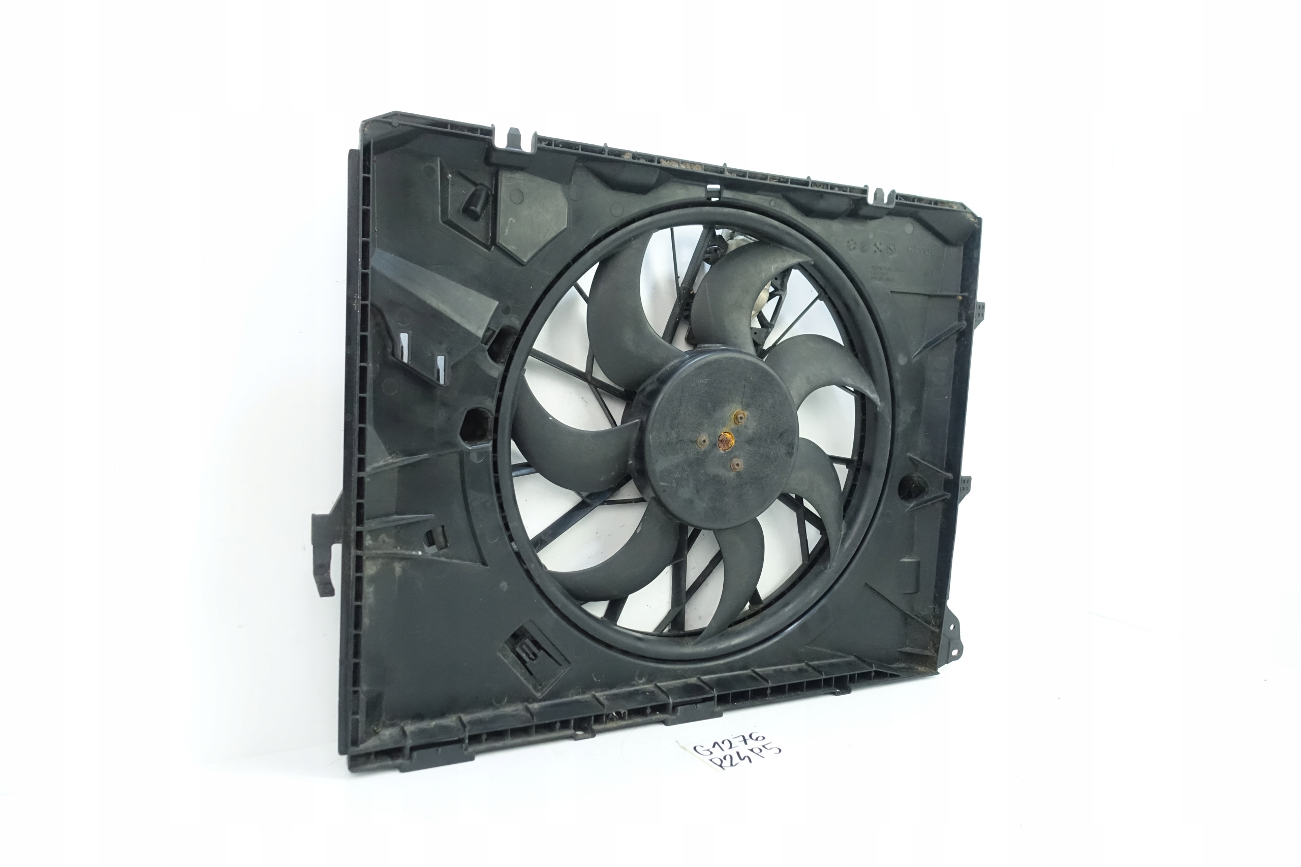 BMW 1 E87 2004- radiator fan damaged 7525116
