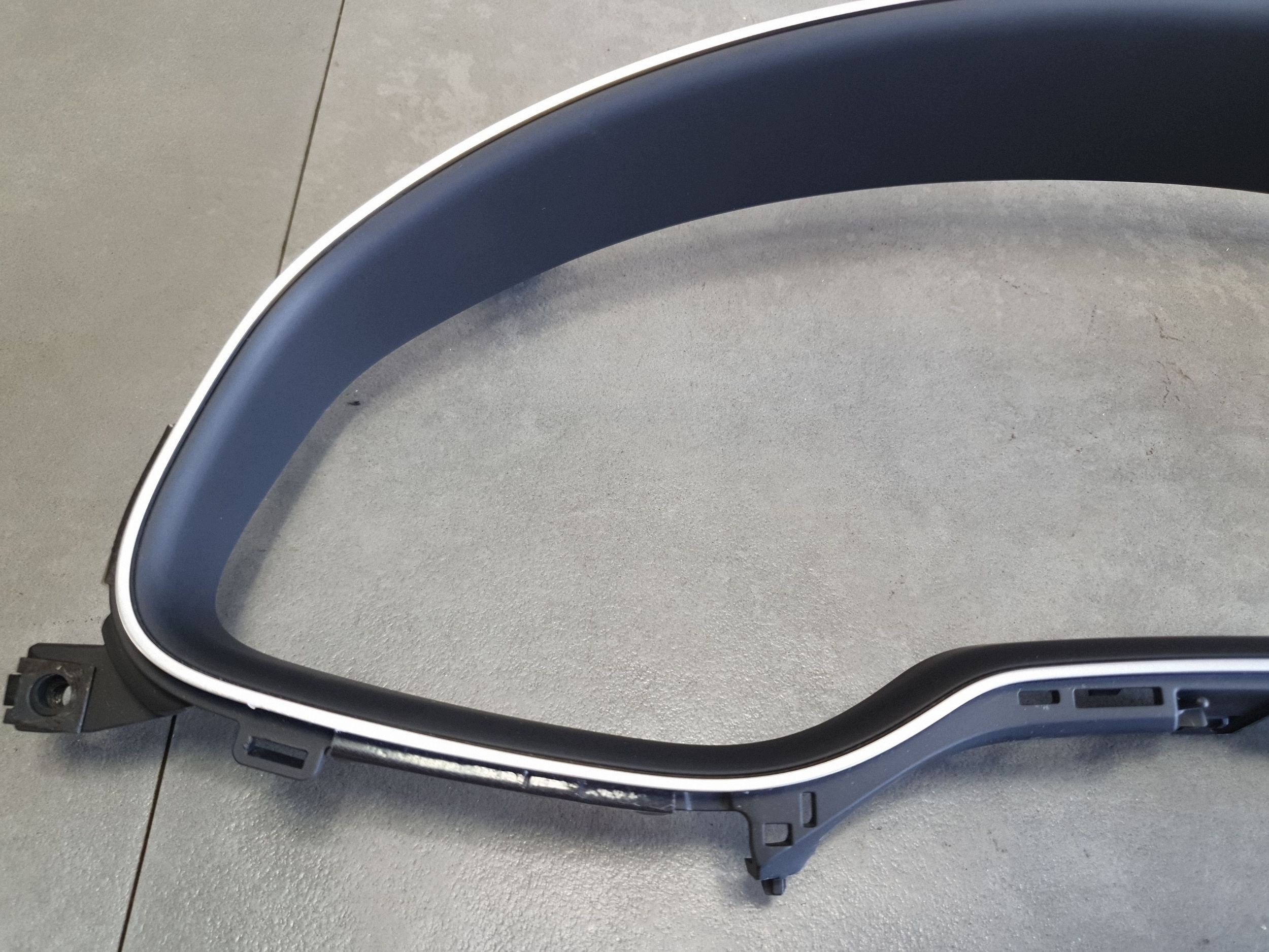 Audi Q7 4M decorative trim instrument panel frame 4M0857115