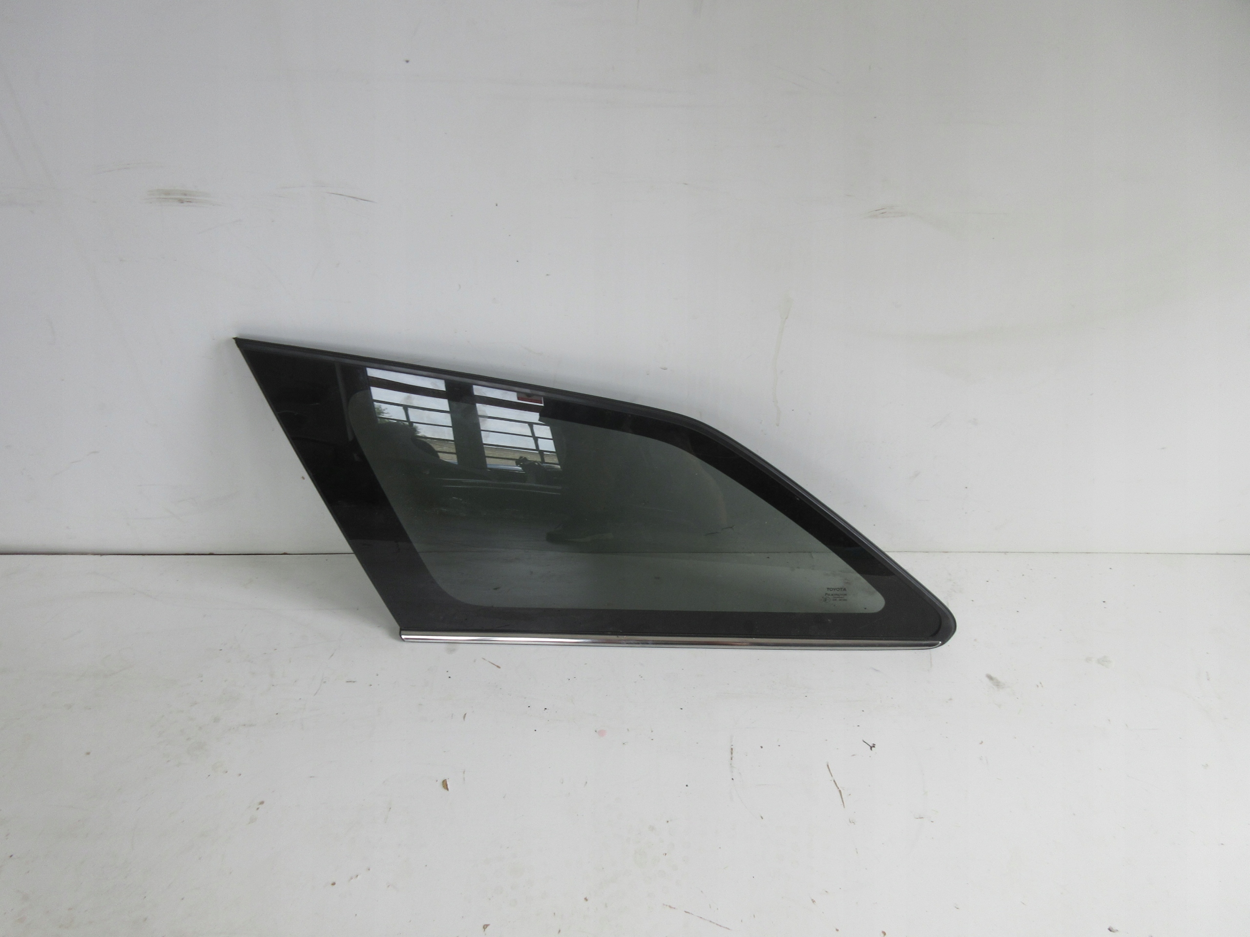 Auris II універсал Вітрове СКЛОПІДЙОМНИКСЕРІЙНА ліва темна 2016 р.