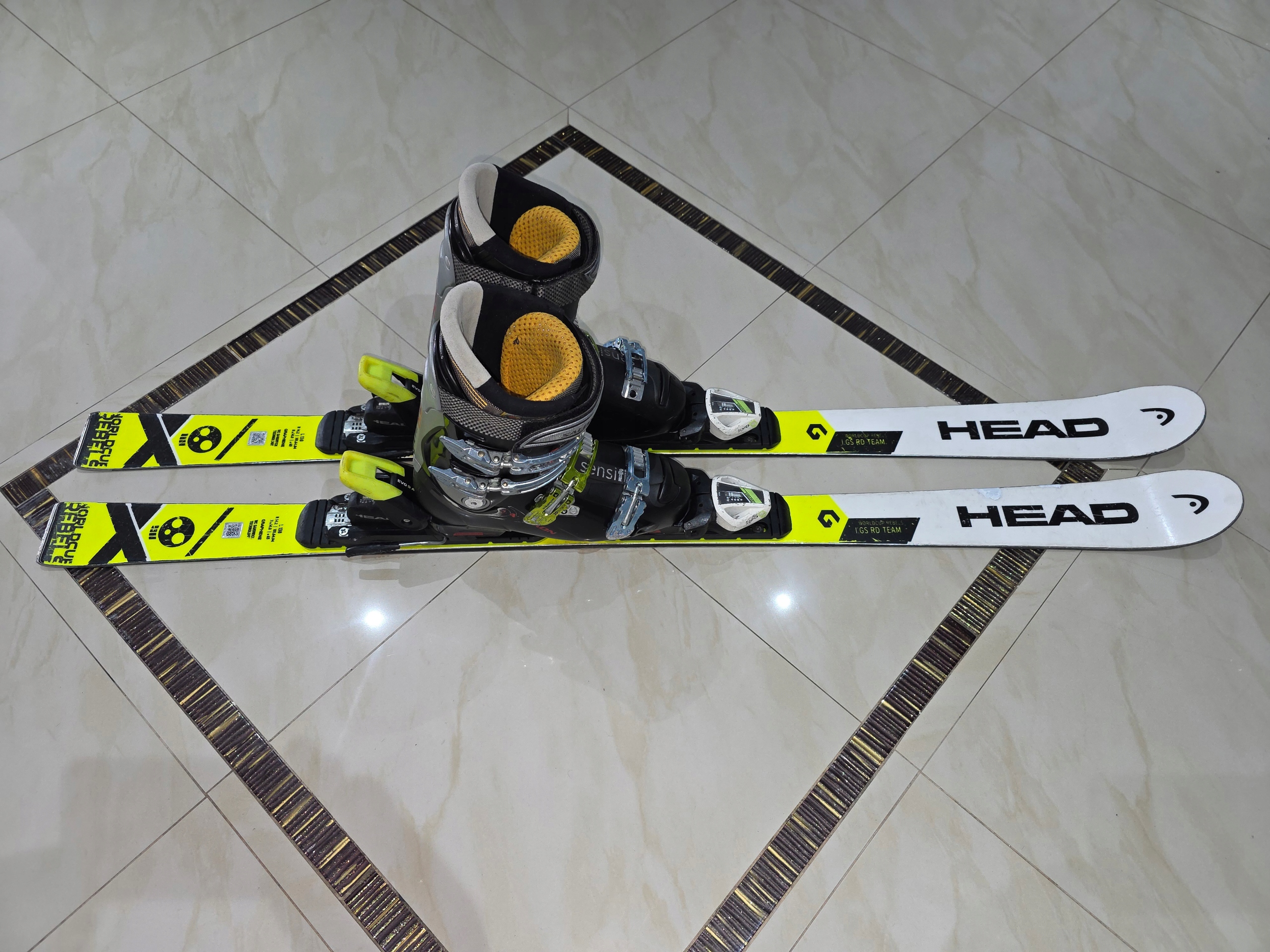 HEAD WORLD CUP REBELS ホワイト/イエロー GS166cm HEAD WORLD CUP REBELS ホワイト/イエロー GS166cm