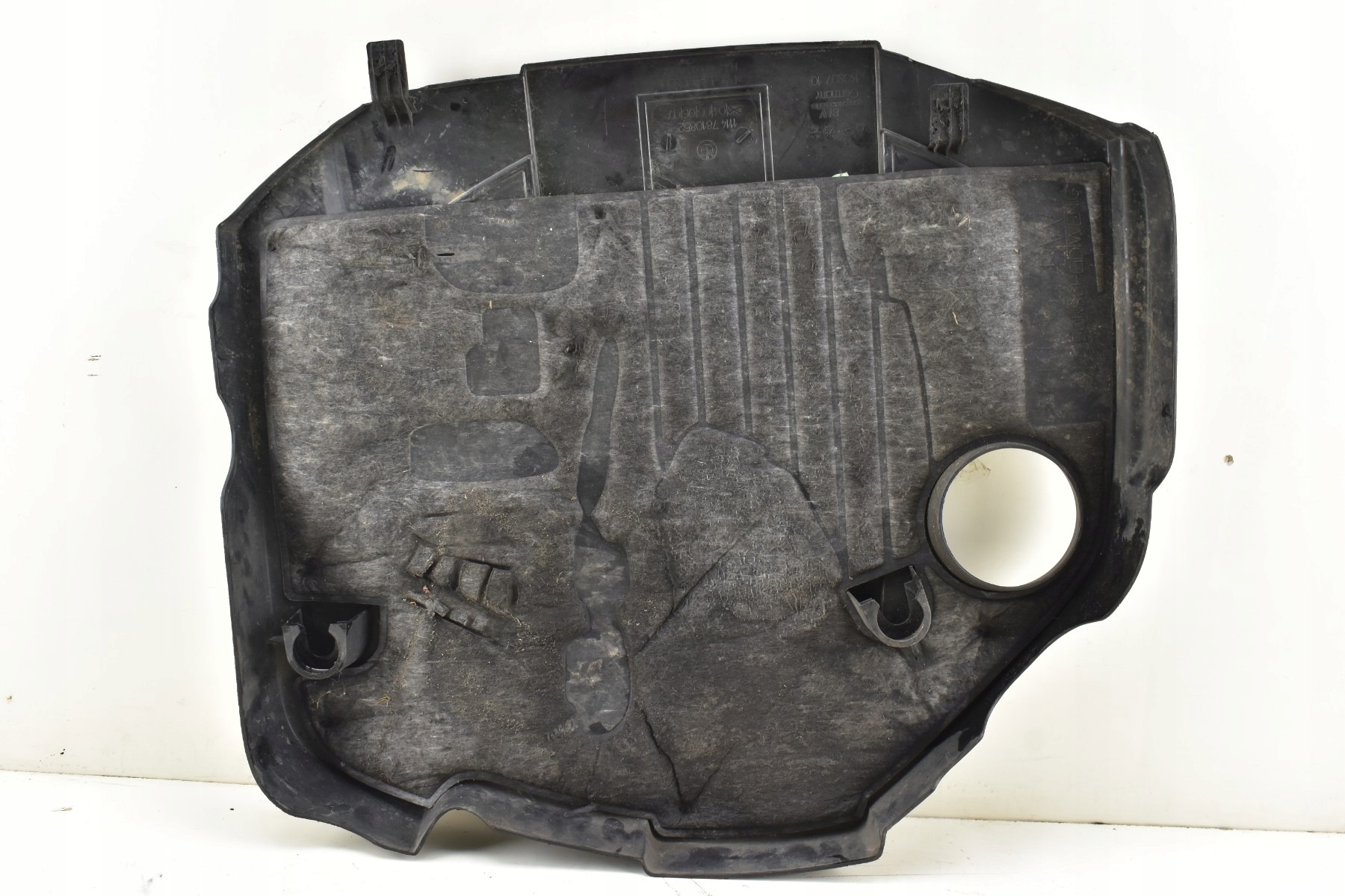 upper motor cover BMW E90 E91 2.0 D N47 7810852