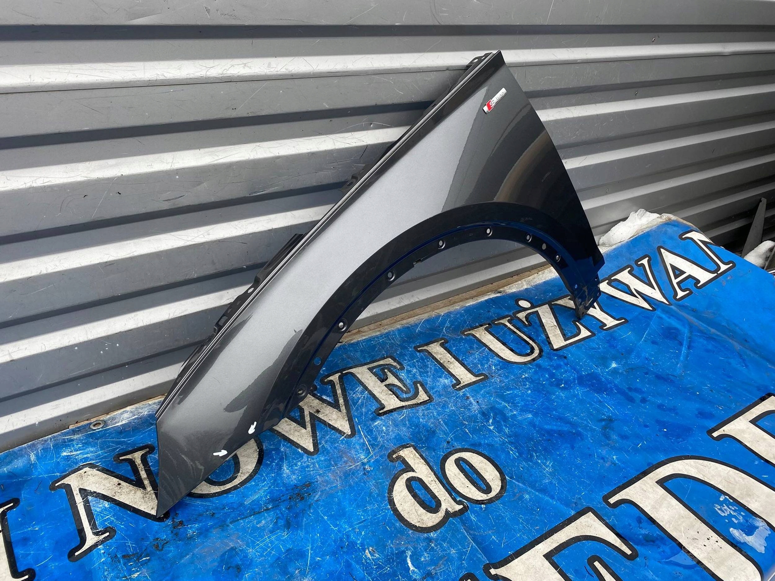 AUDI Q5 80A BŁOTNIK LEWY Strona zabudowy przód - lewa