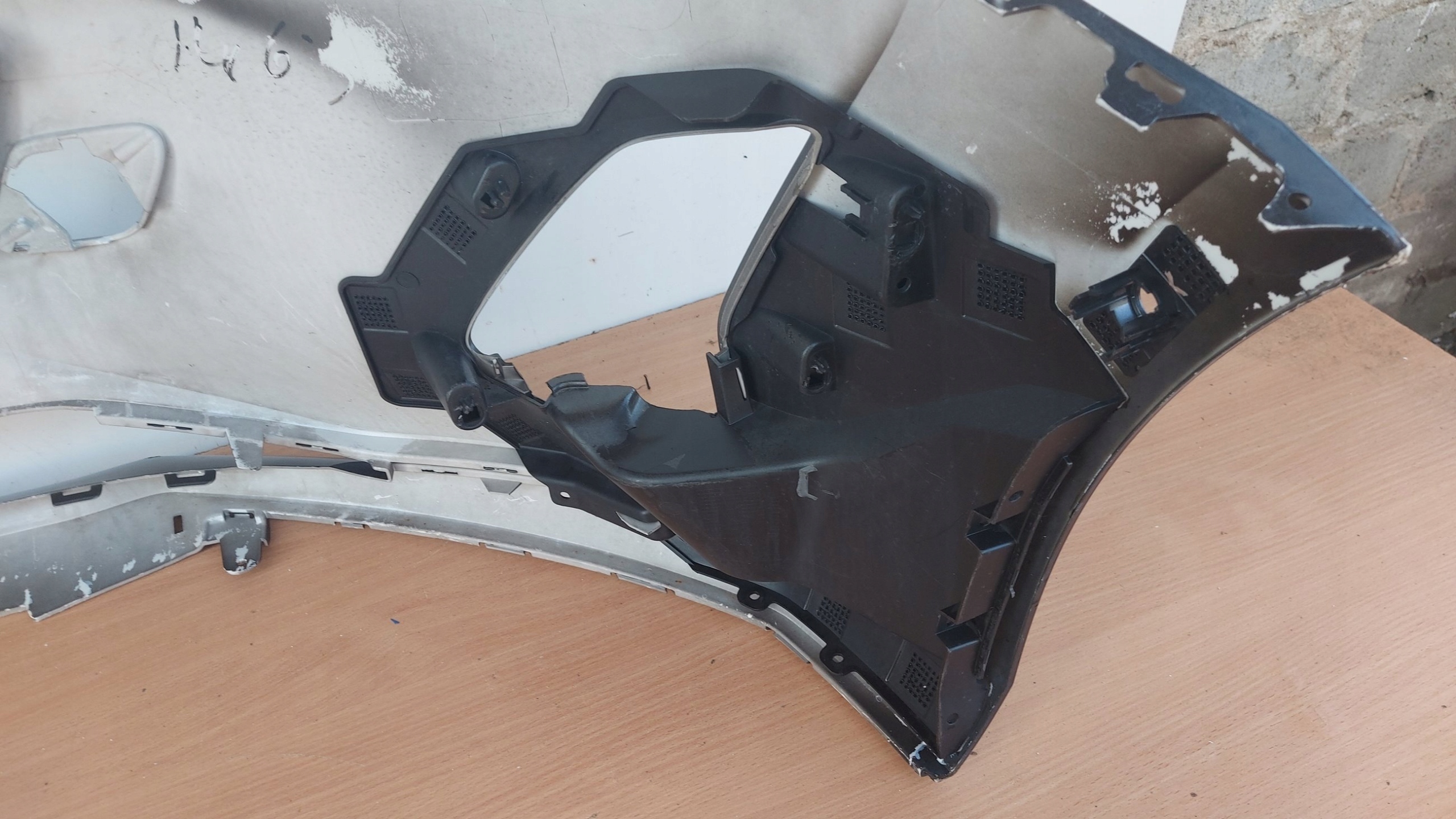 FORD FOCUS MK4 IV 4 bumper front for PDC + supports