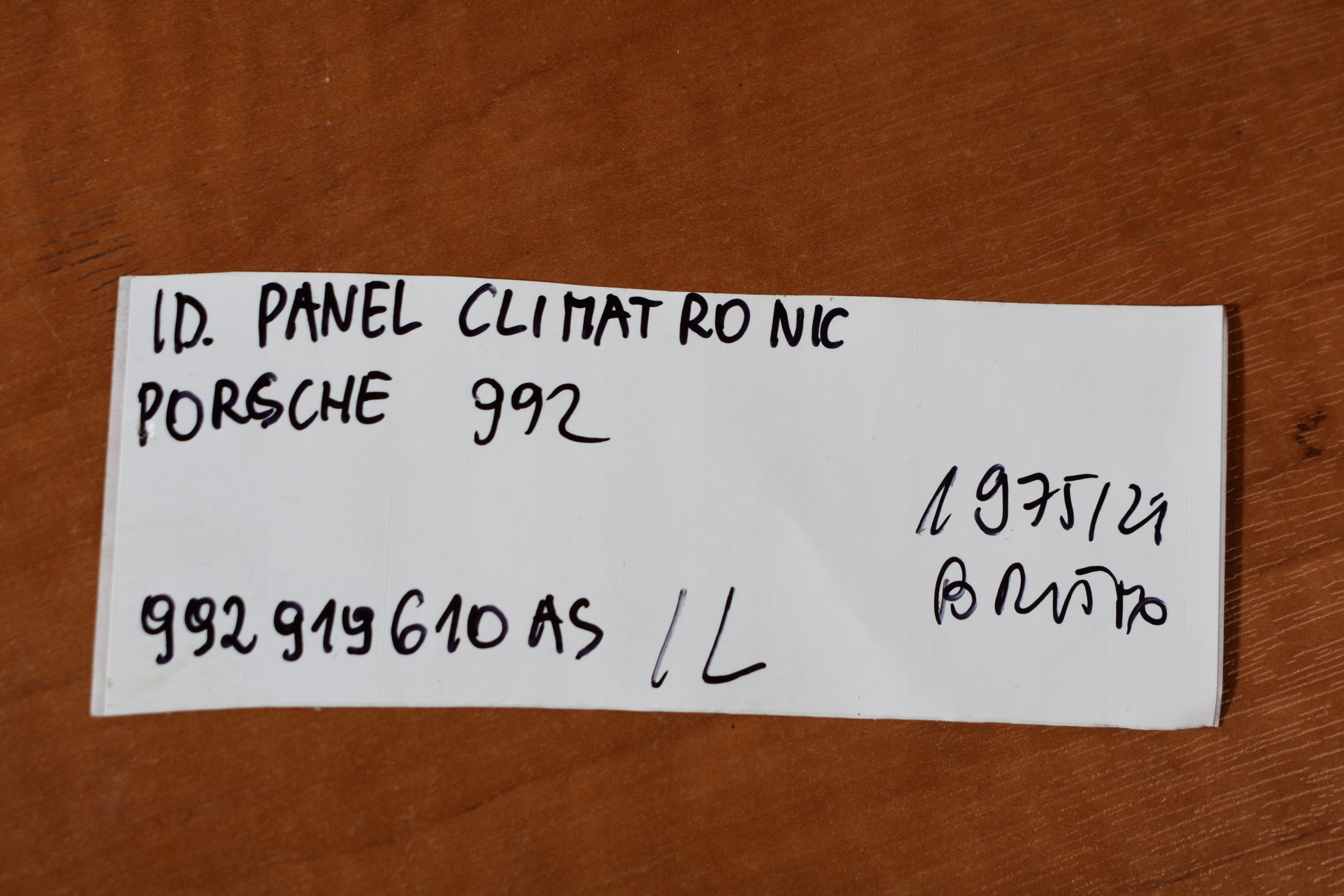 IDEALNY PANEL CLIMATRONIC PORSCHE 992 1