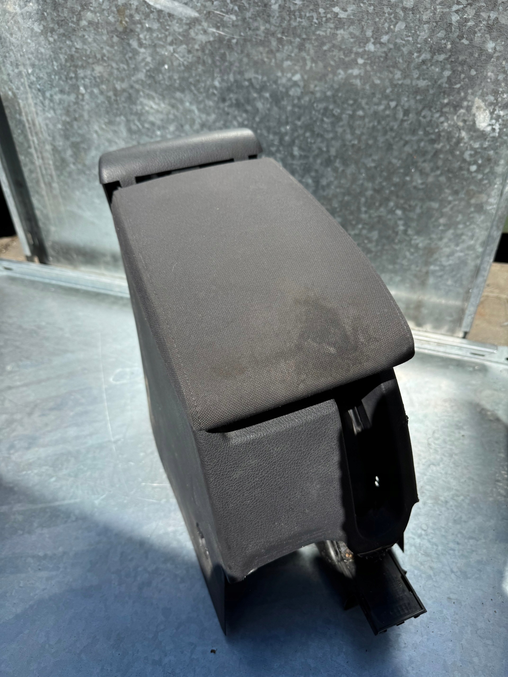 armrest VOLKSWAGEN GOLF V plus (2005-2008) EUROPA