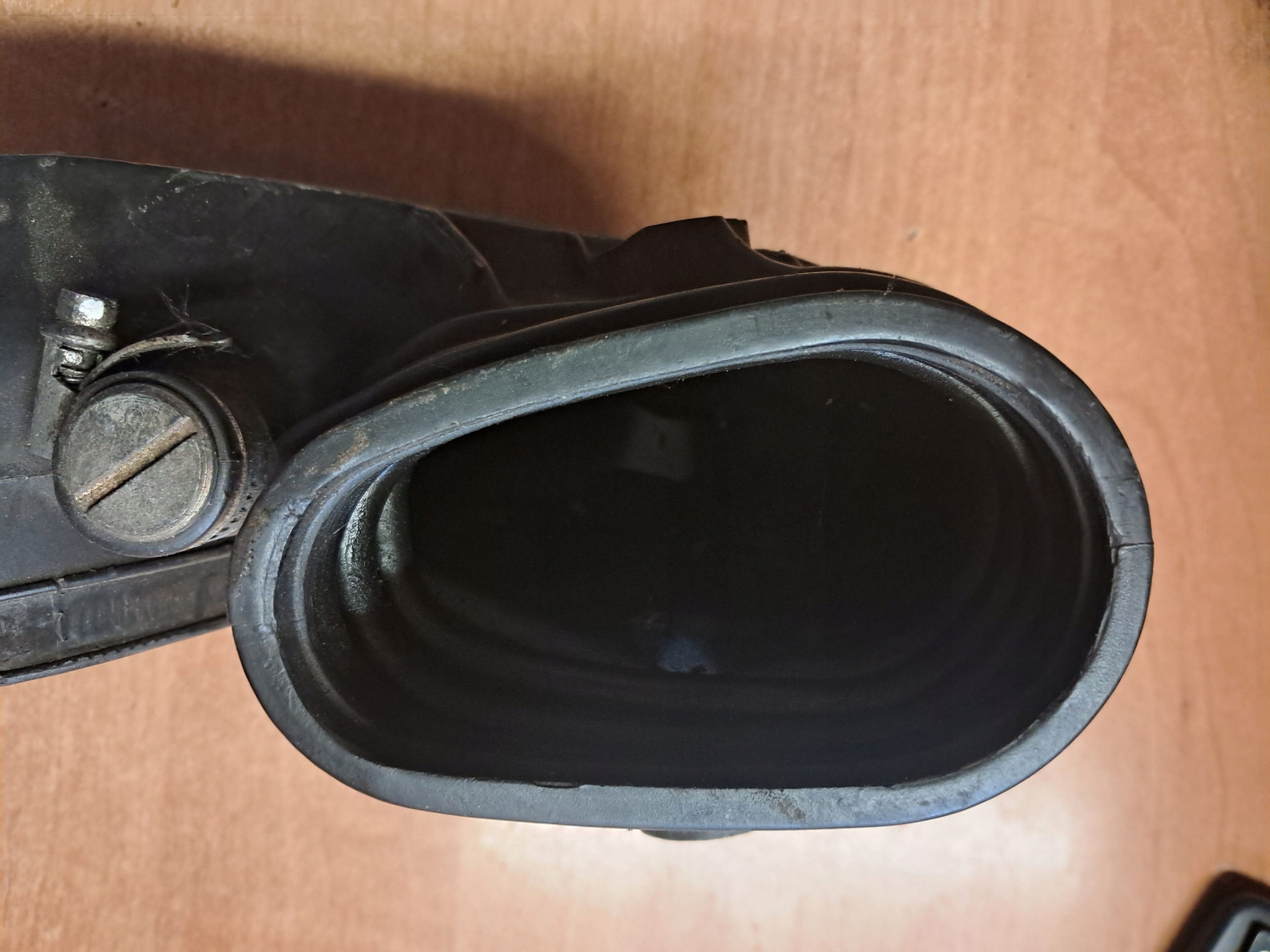 air hose AUDI 80 90 2,3 034133357D